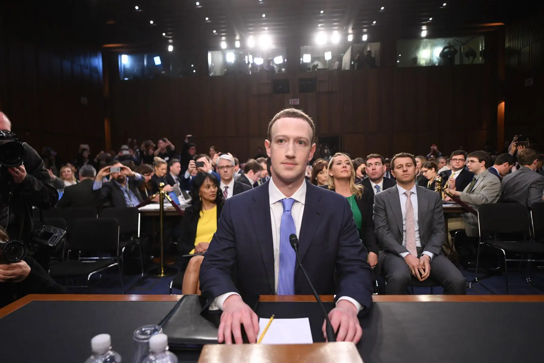 El CEO de Facebook Mark Zuckerberg testificó ante el Congreso de EE.UU. por primera vez tras el escándalo de difusión de datos privados de al menos 87 millones de usuarios. Foto: AFP