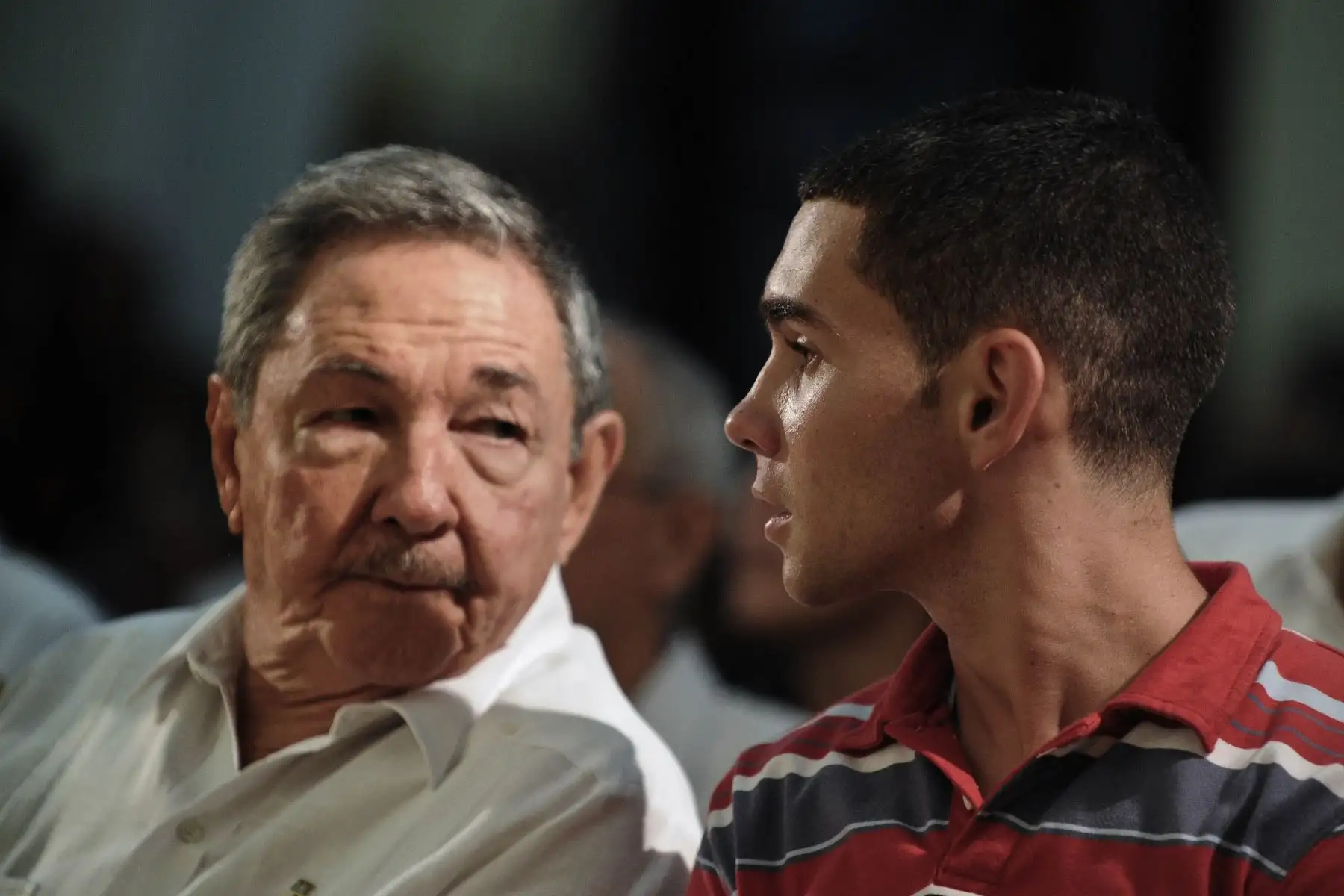 Raúl Castro con el niño cubano Elian González el 30 de junio de 2010 en una iglesia de La Habana, durante la celebración del décimo aniversario del regreso de Elián de Miami. Foto: AFP