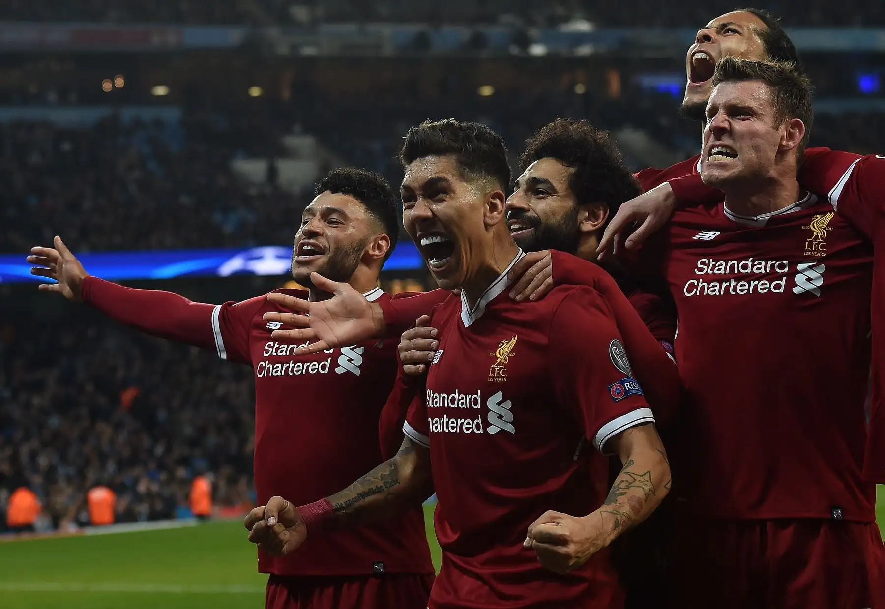 El centrocampista brasileño del Liverpool Roberto Firmino celebra el segundo gol de su equipo durante el partido de fútbol de cuartos de final de la UEFA Champions League entre Manchester City y Liverpool. Foto: AFP