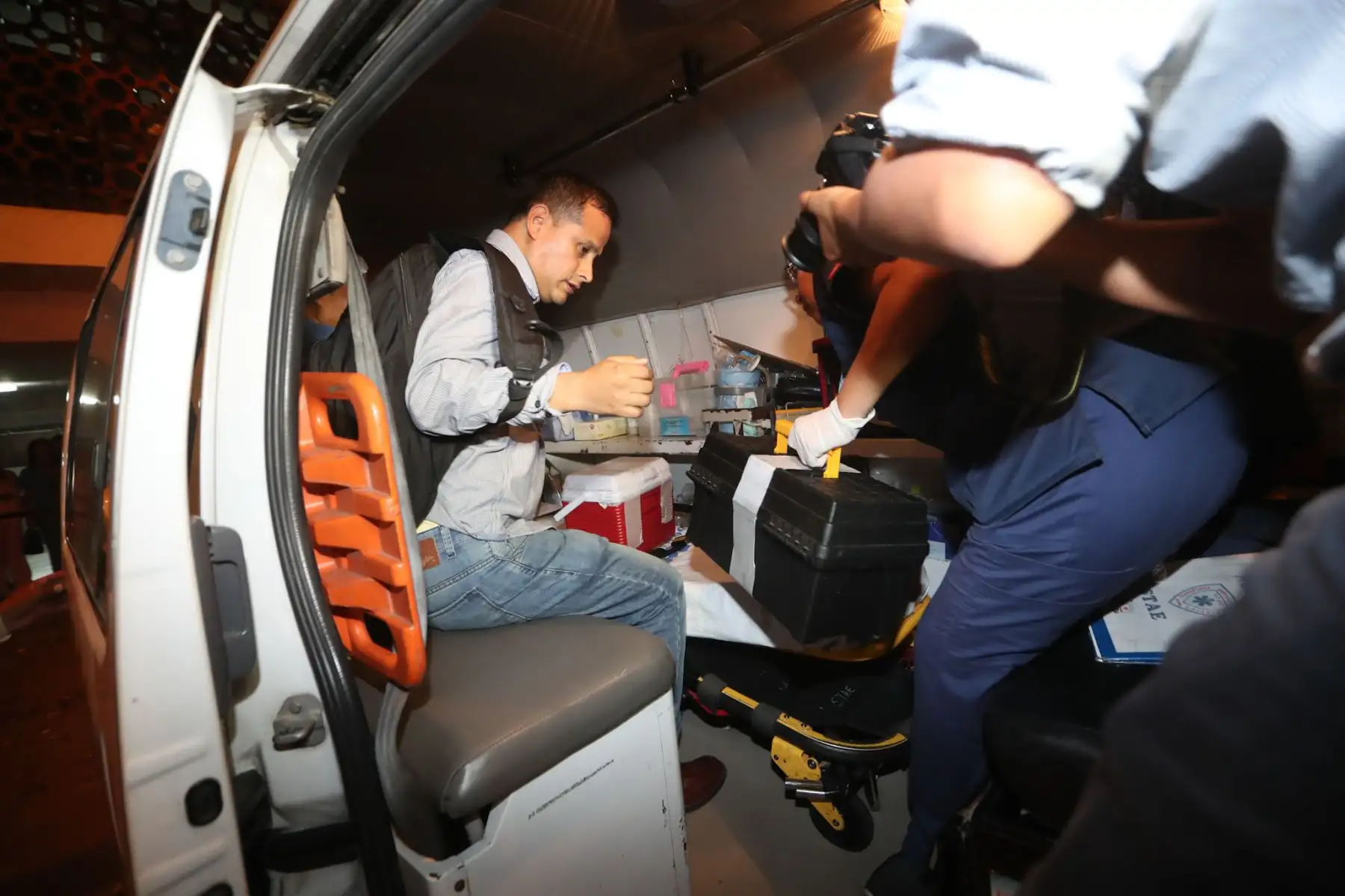El director del Instituto Nacional Cardiovascular EsSalud (INCOR), Luis Mejía, informó que este traslado aeromédico fue posible gracias a las coordinaciones entre el ministro de Defensa, José Huerta Torres, y la jefa de EsSalud, Fiorella Molinelli. Foto: ANDINA/MINDEF