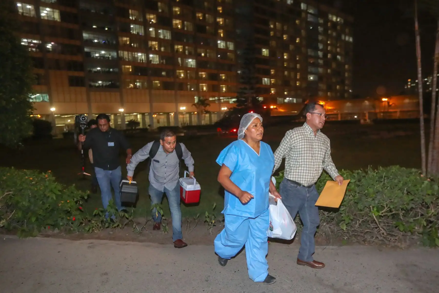 En el Grupo Aéreo N° 8 ya aguardaba la aeronave de la FAP, dotada con visores nocturnos, que permitió la evacuación hasta el hospital Rebagliati en apenas 10 minutos. Foto: ANDINA/MINDEF