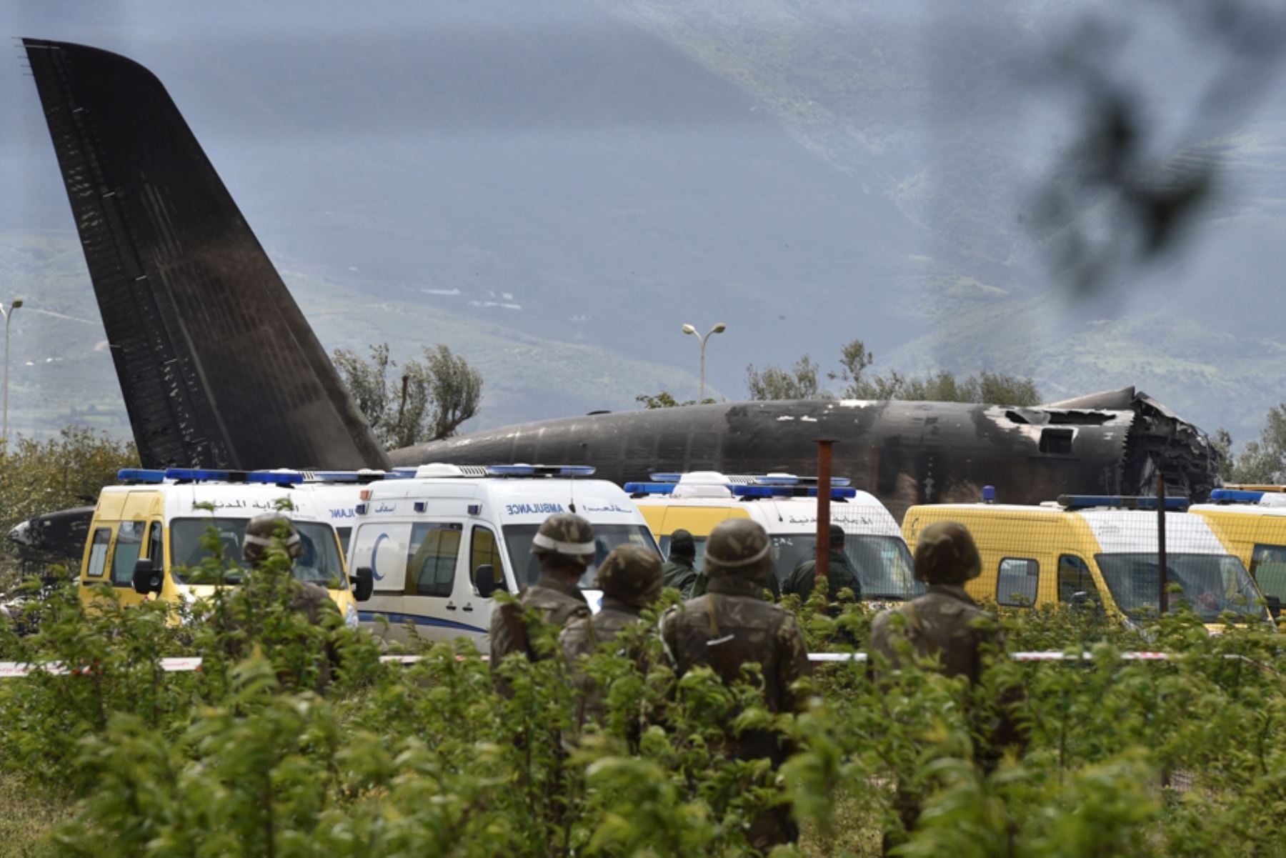 Avión militar que se accidentó en Argelia. Foto: AFP.