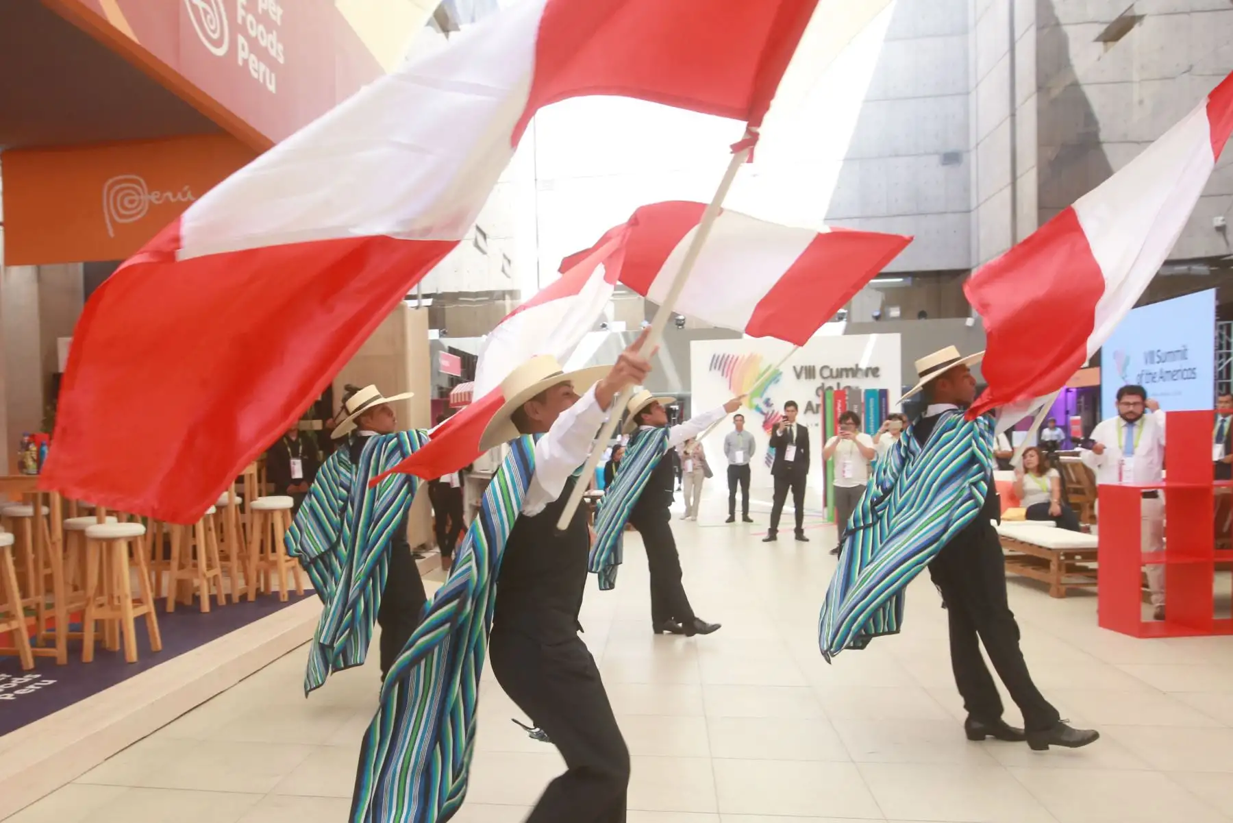 Bienvenida con bailes y gastronomía a los periodistas extranjeros, en el marco de la VIII Cumbre de las Américas 2018 .Foto: ANDINA/ jhony Laurente