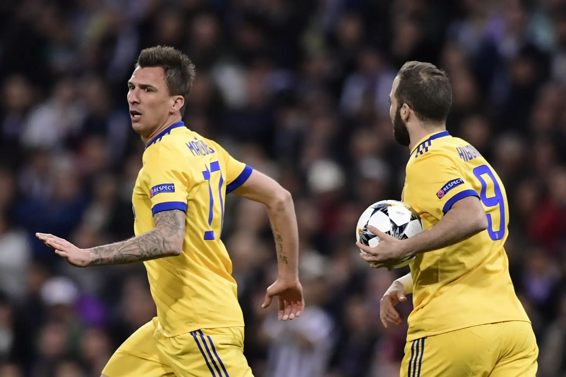 El delantero de la Juventus Mario Mandzukic marca un gol durante el partido de vuelta de cuartos de final de la UEFA Champions League entre Real Madrid CF y Juventus FC. Foto: AFP