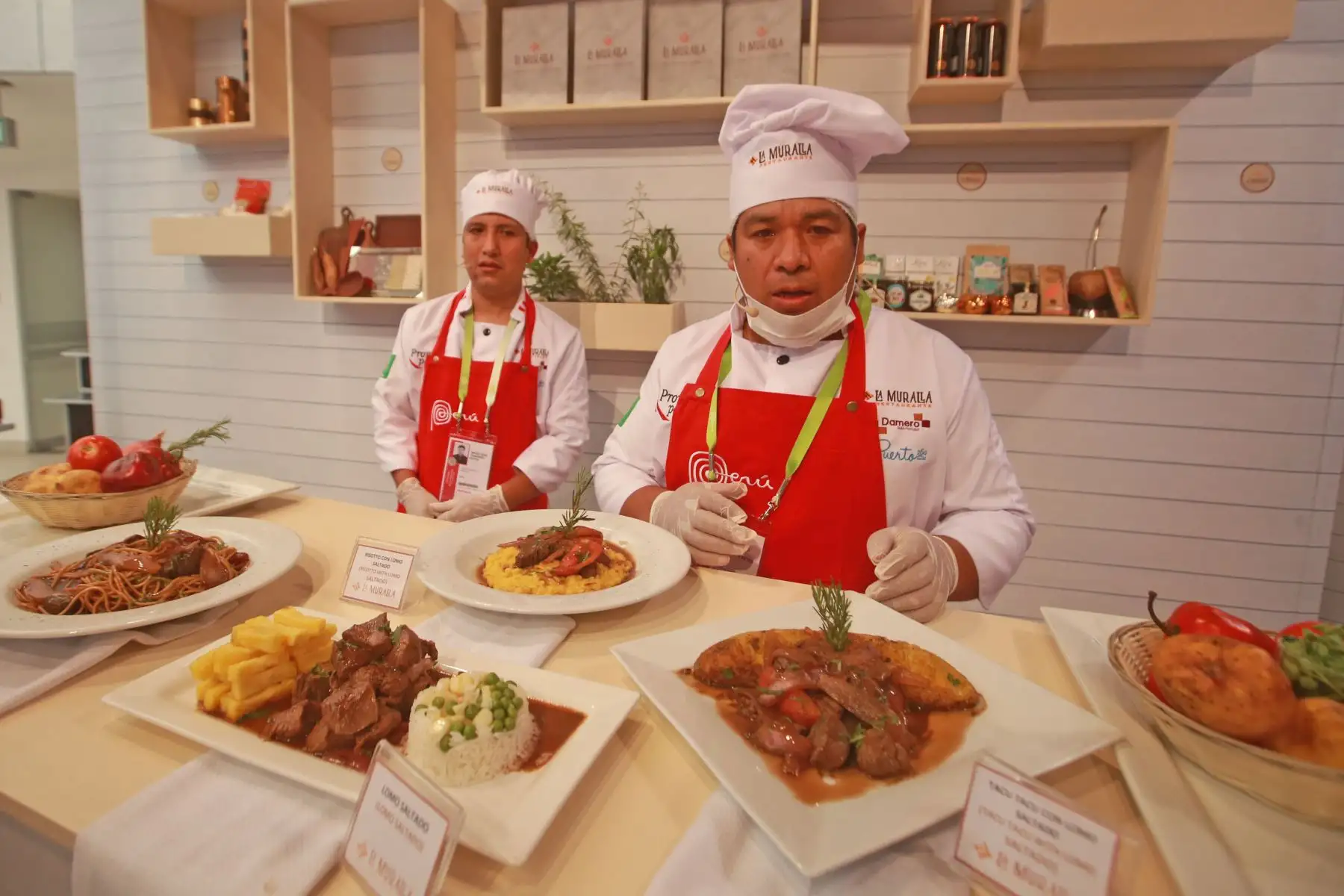 Restaurant  La Muralla presento platos tradicionales de la gastronomia criolla.En el stand de PromPerú para  impulsar y mostrar la gran variedad de gastronómica peruana y dar la bienvenida a los periodistas extranjeros, en el marco de la VIII Cumbre de las Américas 2018.Foto:ANDINA/ jhony Laurente