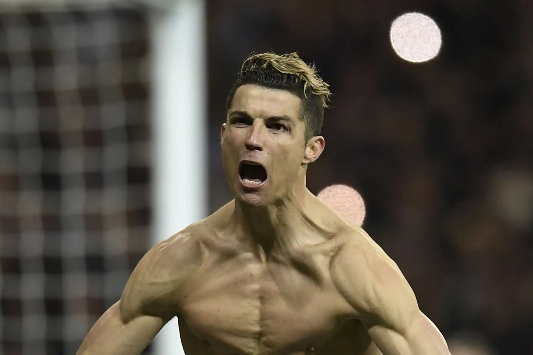 El delantero del Real Madrid Cristiano Ronaldo, celebra su gol durante el partido de fútbol de cuartos de final de la UEFA Champions League entre Real Madrid CF y Juventus FC. Foto: AFP