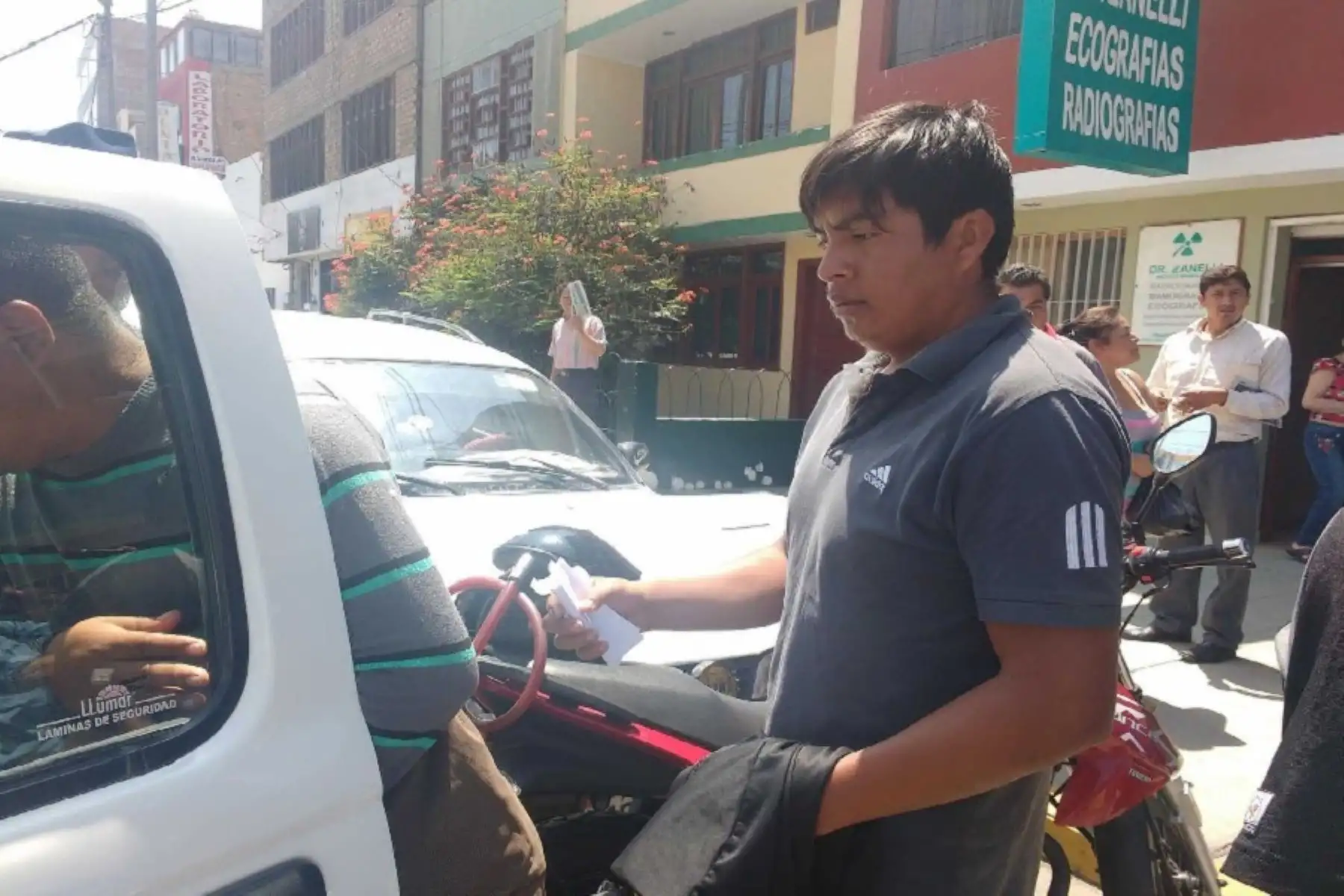 Los cuatro pescadores dados de alta fueron rescatados de la embarcación artesanal María Esperanza II que naufragó esta mañana en Chimbote.