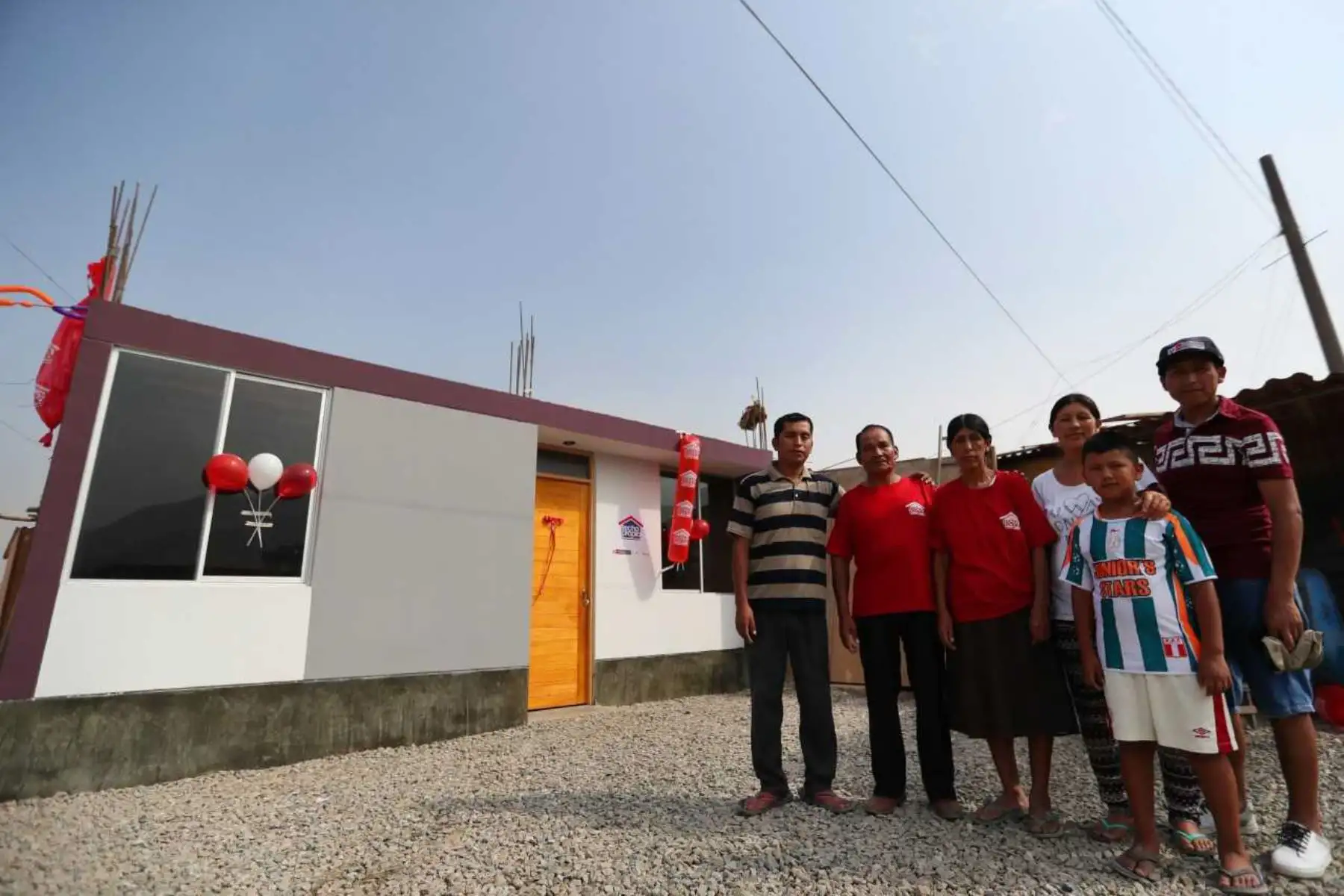 El Ejecutivo, a través de la Autoridad para la Reconstrucción con Cambios (ARCC), aprobó la transferencia de recursos para la construcción de cerca de 25,000 viviendas que serán entregadas en forma gratuita a las familias que perdieron sus casas como consecuencia de El Niño Costero.