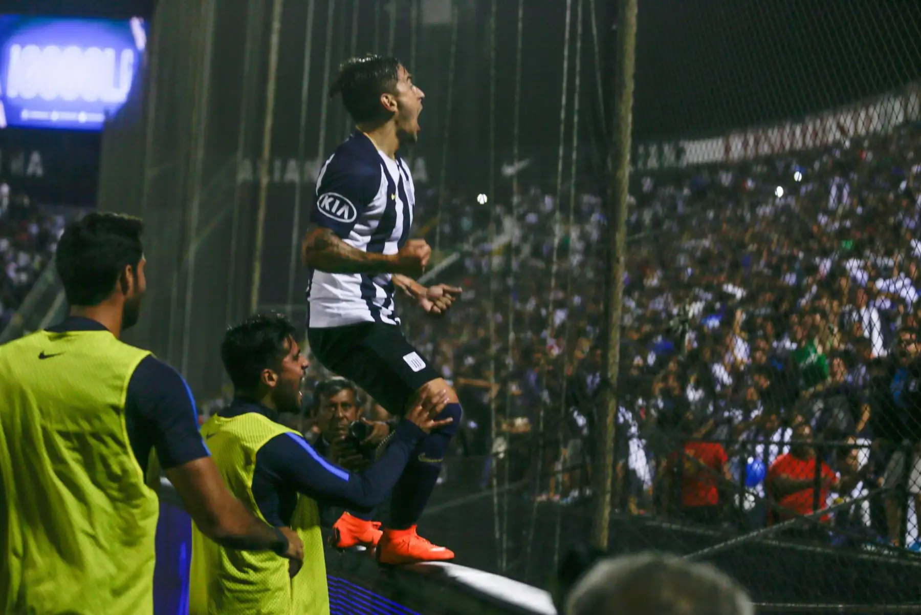 Alianza Lima derrota 2-0 a Universitario de Deportes. Foto: ANDINA/Carlos Lezama