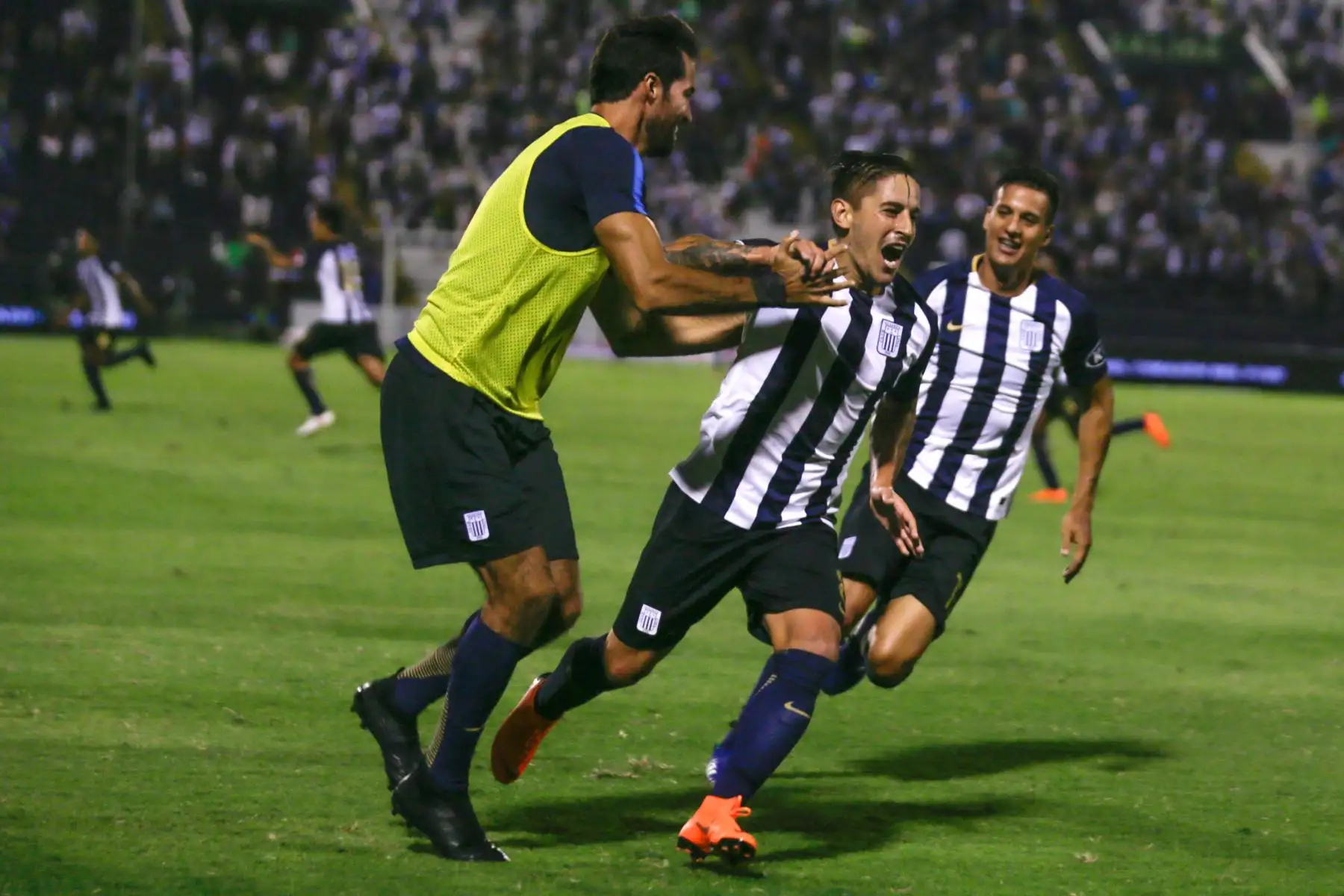 Alianza Lima derrota 2-0 a Universitario de Deportes. Foto: ANDINA/Carlos Lezama