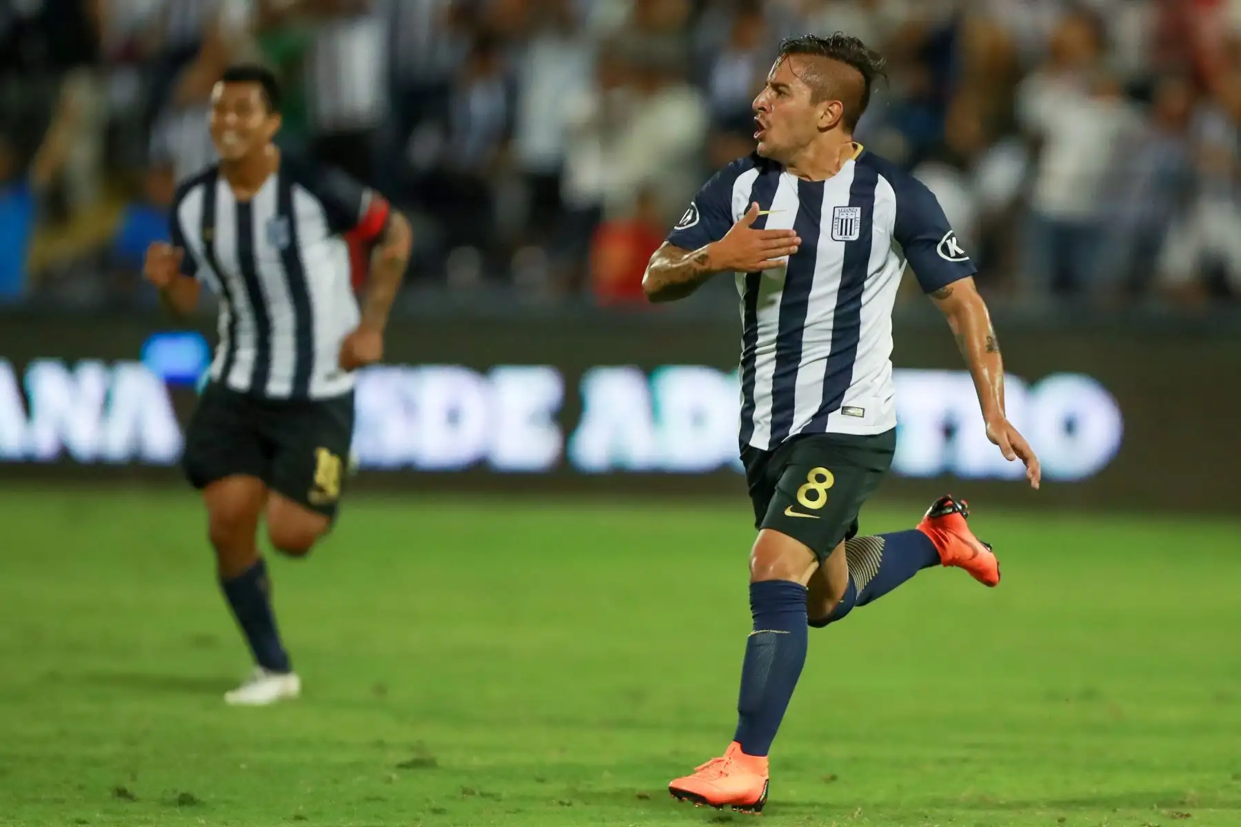 Alianza Lima derrota 2-0 a Universitario de Deportes. Foto: ANDINA/Carlos Lezama