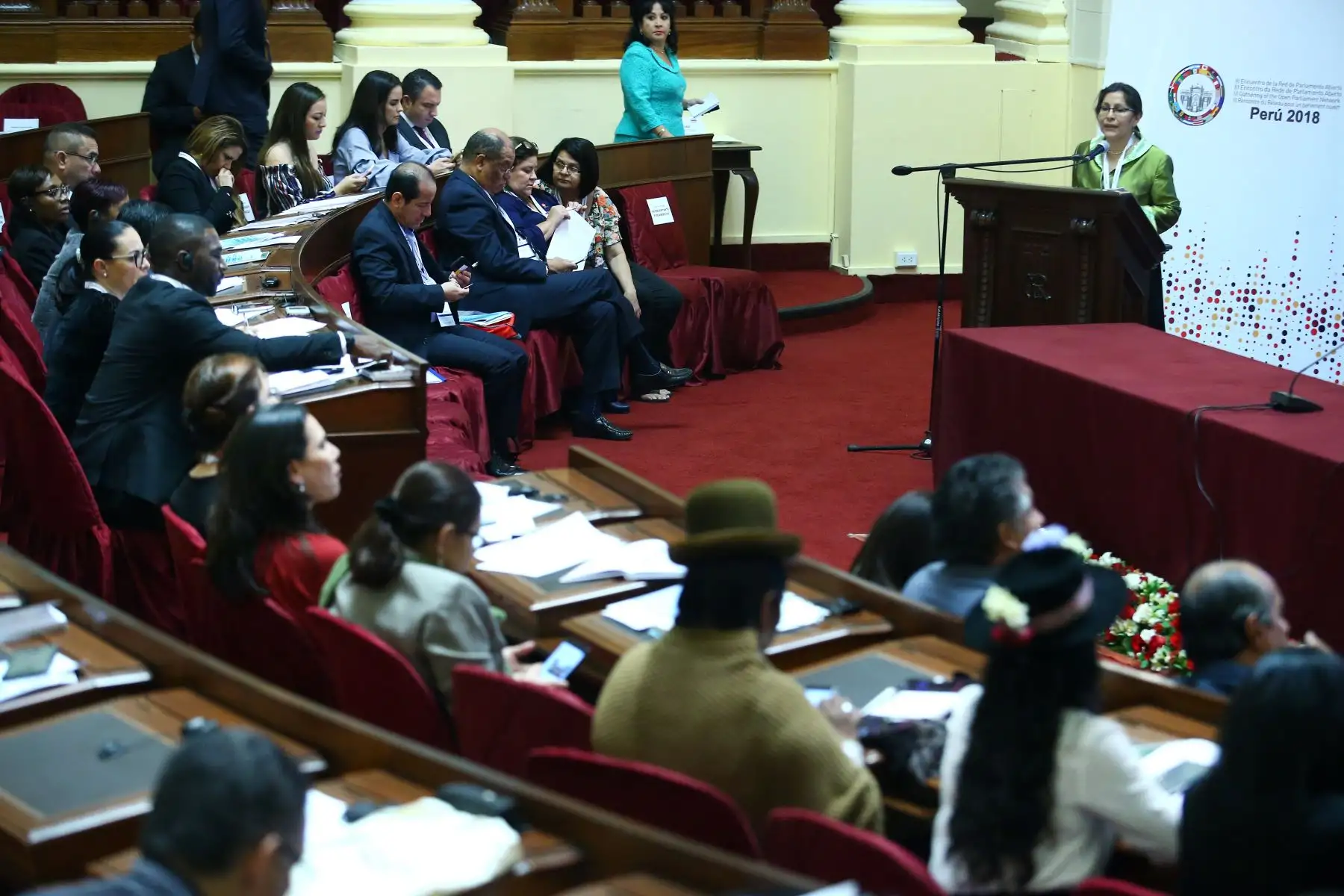 Senadora Rosa Gálvez durante su participación en el III Encuentro de ParlAméricas, que se realiza en el Congreso de la República en el marco de la VIII Cumbre de las Américas. Foto: ANDINA/Melina Mejía.