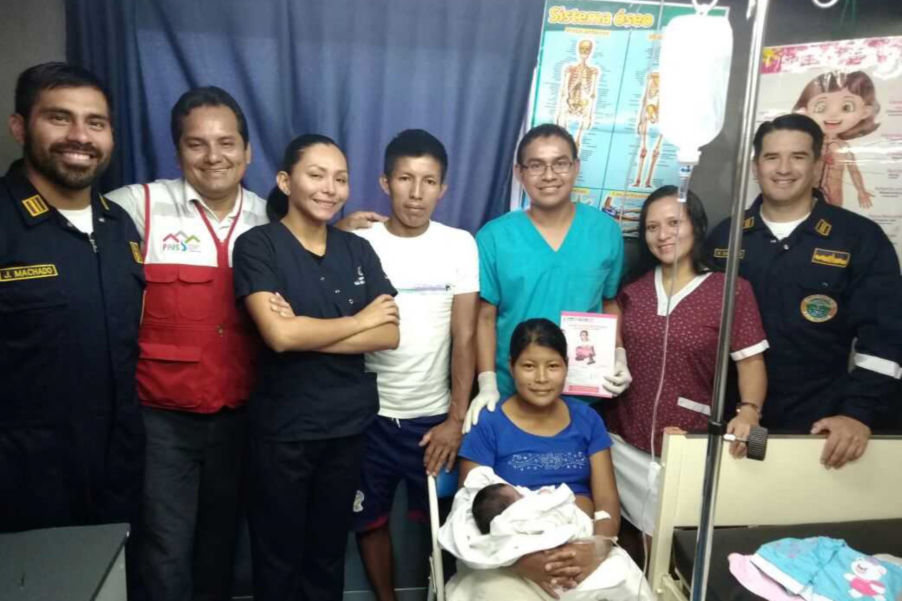 La tripulación de la PIAS Napo dio la bienvenida hoy a la primera bebé que nació a bordo de esta plataforma móvil que recorría la comunidad nativa Súmac Allpa, en el distrito de Napo, provincia de Maynas, región Loreto, como parte de su primera Campaña de Acción Social 2018.