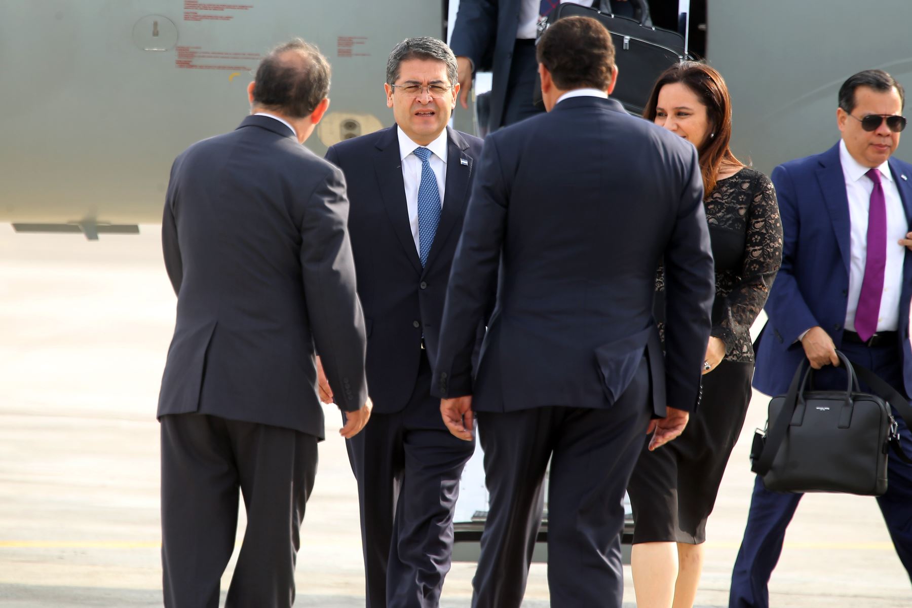 Llegada a Lima del presidente de Honduras, Juan Hernández para participar de La Cumbre de las Américas. Foto: ANDINA/Luis Iparraguirre
