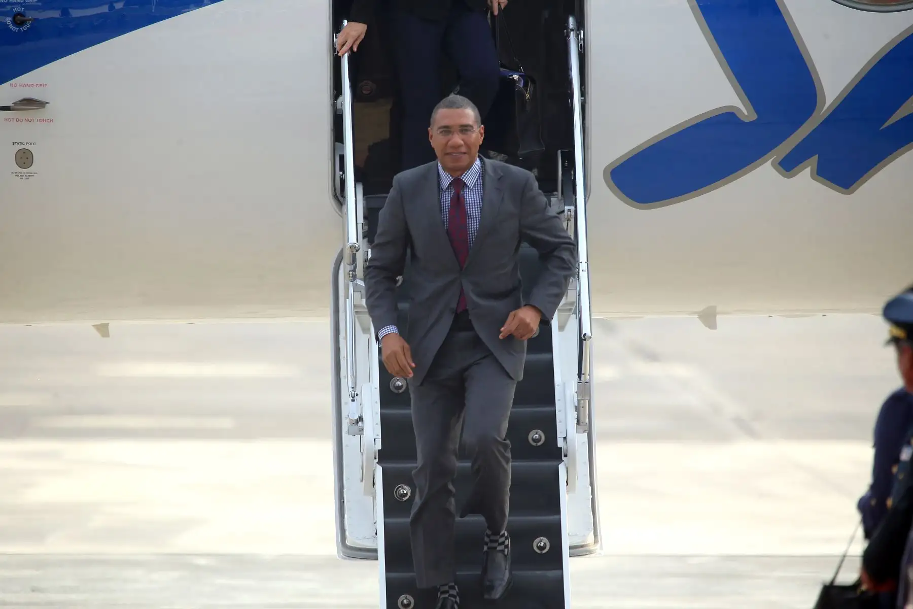 Primer Ministro de Jamaica Andrew Holness, llegó al Grupo Aéreo 8 para La Cumbre de las Américas. Foto: ANDINA/Luis Iparraguirre