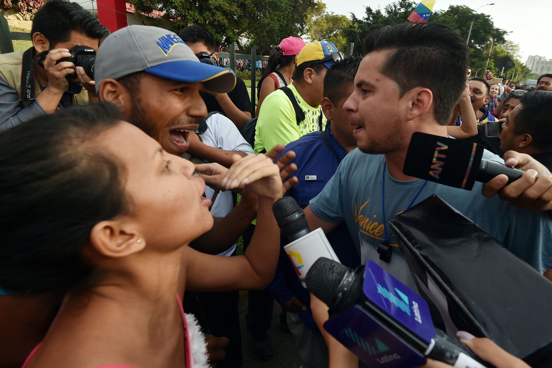Manifestaciones a favor y en contra de Nicolás Maduro se realizaron en Lima.