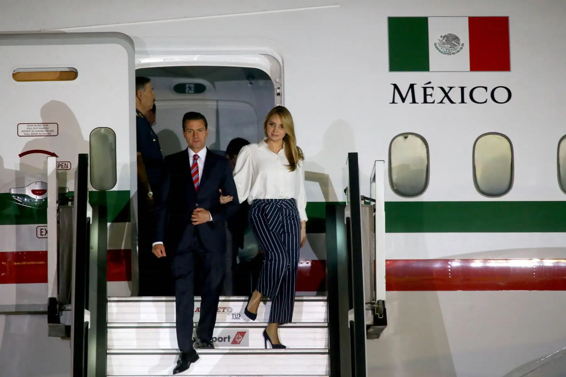 Presidente de México, Enrique Peña Nieto, llega a Lima para asistir a la Cumbre de las Américas. Foto: ANDINA/Luis Iparraguirre.
