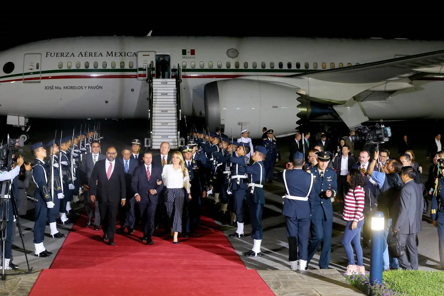 Presidente de México, Enrique Peña Nieto, llega a Lima para asistir a la Cumbre de las Américas. Foto: ANDINA/Luis Iparraguirre.