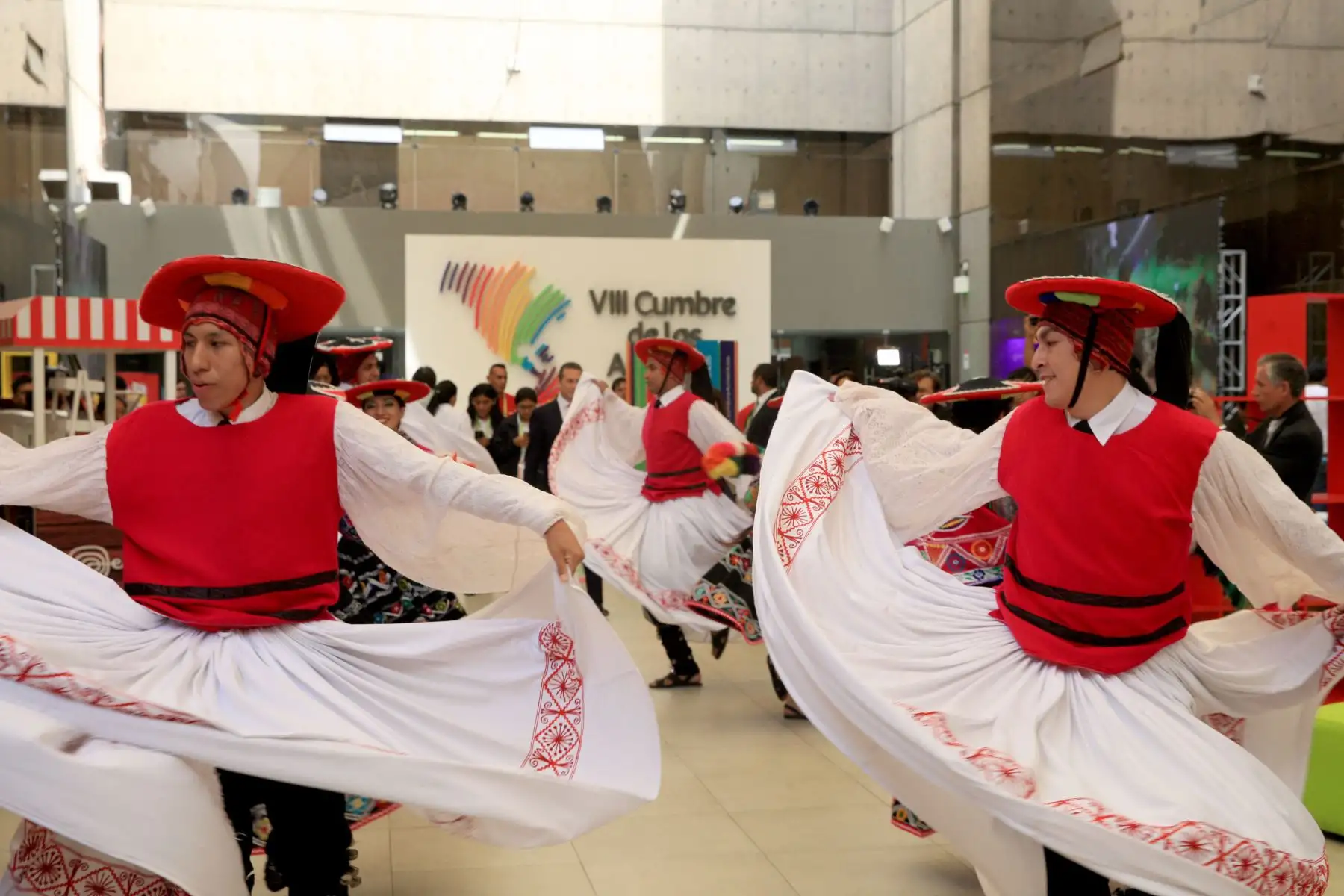 Música y color en el Centro de Convenciones de Lima por la VIII Cumbre de las Américas. Foto: ANDINA/Dante Zegarra.