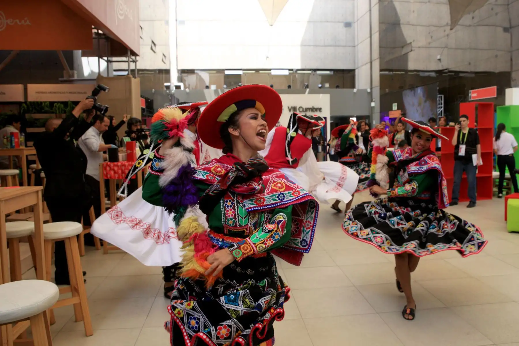 Música y color en el Centro de Convenciones de Lima por la VIII Cumbre de las Américas. Foto: ANDINA/Dante Zegarra.