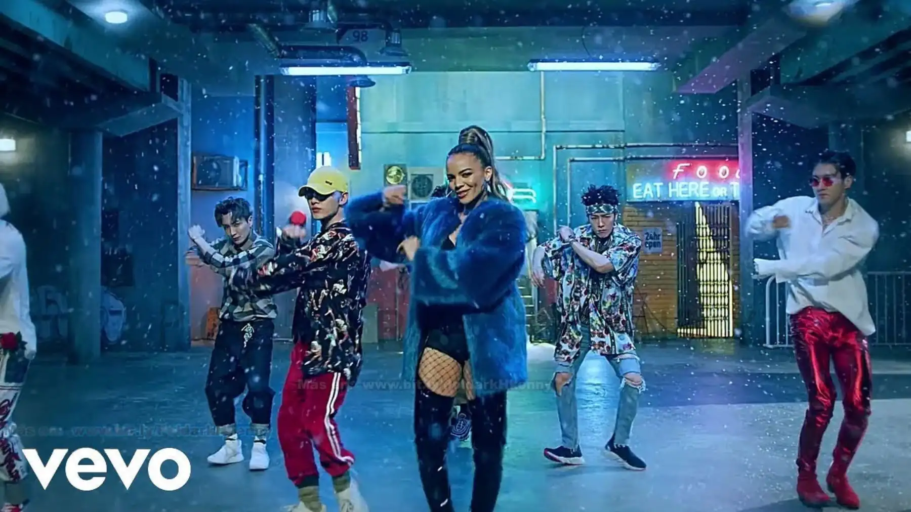 Super Junior en feat con Leslie Grace.