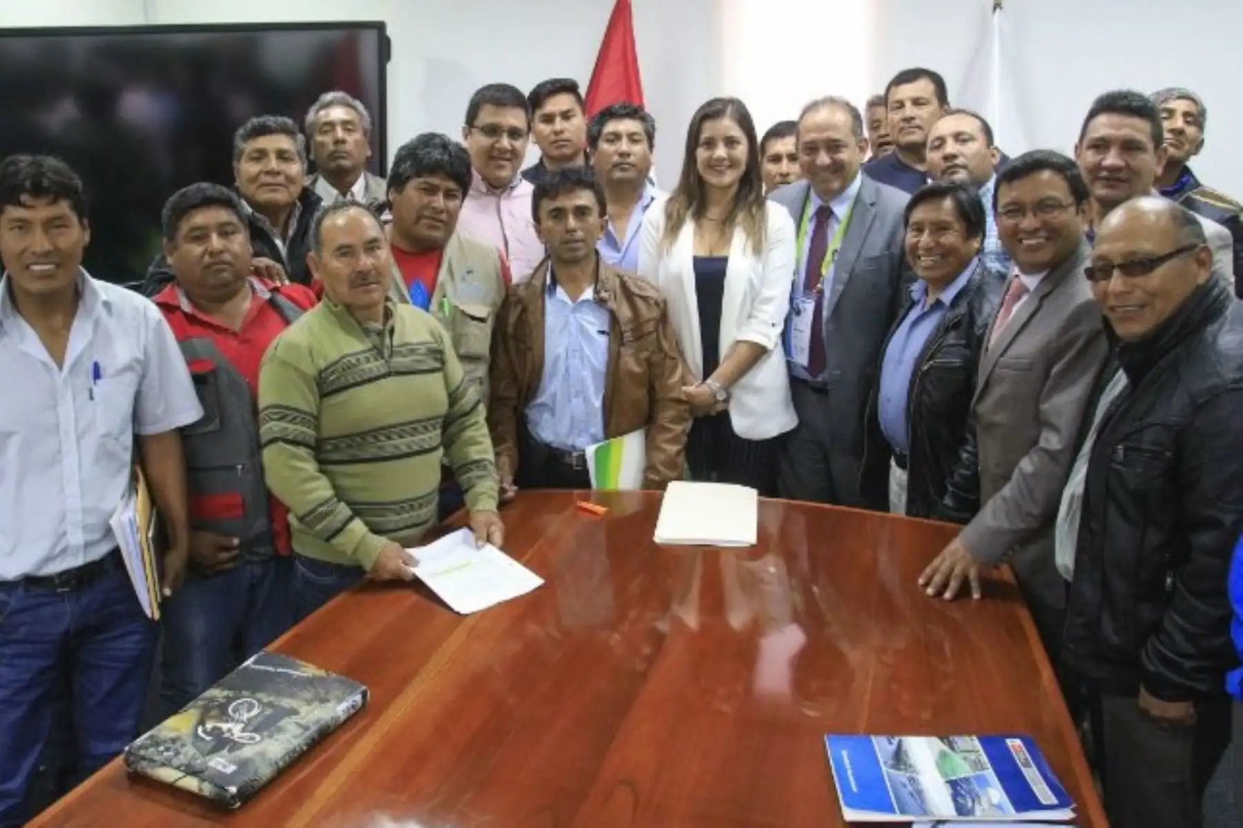 El ministro de la Producción, Daniel Córdova, informó que una comisión técnica, integrada por miembros del Organismo Nacional de Sanidad Pesquera (Sanipes) y del Fondo Nacional de Desarrollo Pesquero (Fondepes), viajará la próxima semana a la región Arequipa para evaluar los desembarcaderos pesqueros artesanales en construcción y asegurar que las obras se adecúen a la normativa sanitaria.
