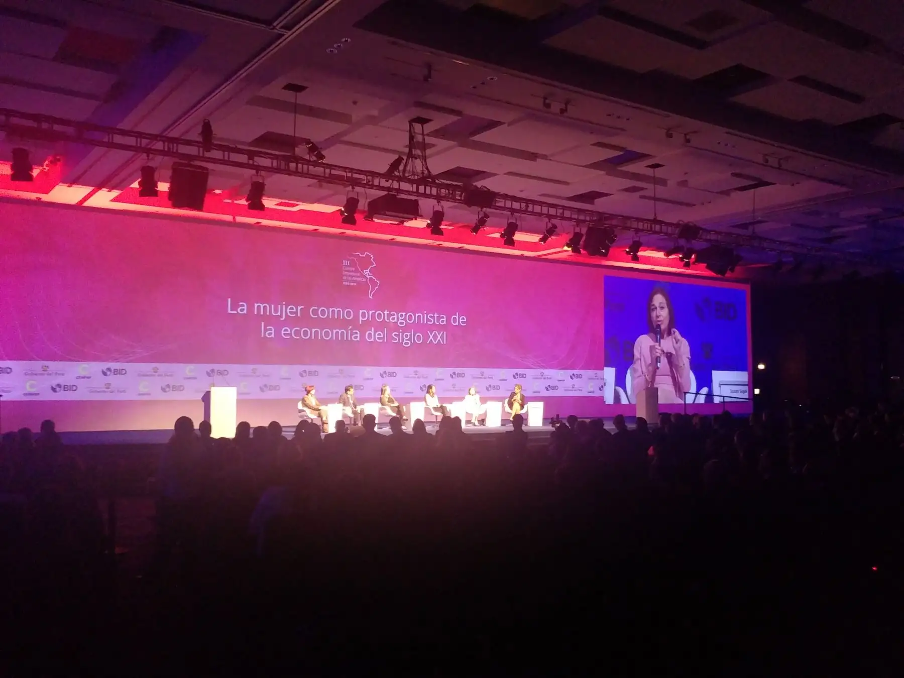Panel de mujeres líderes en III Cumbre Empresarial de las Américas. Andina