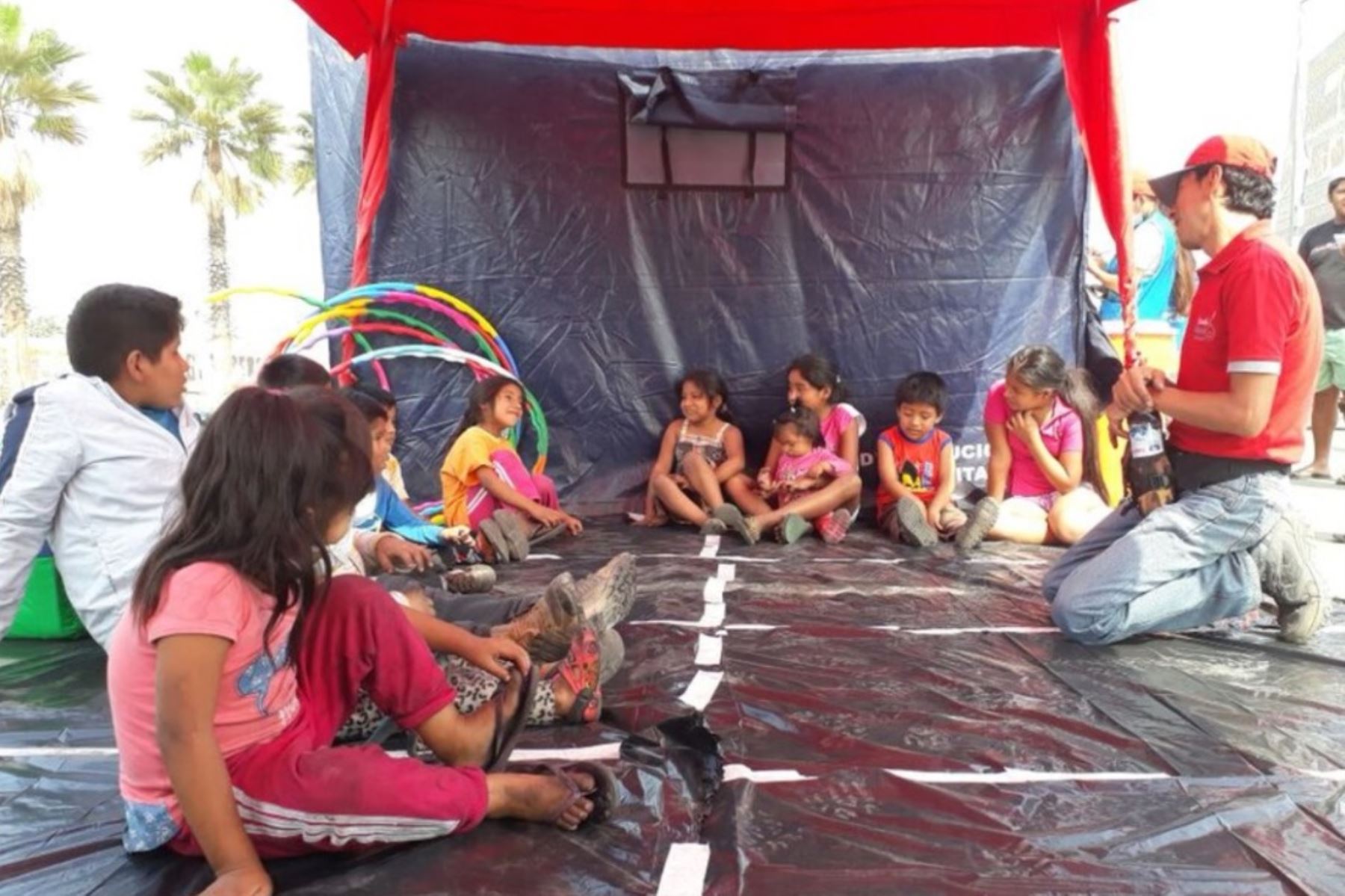 Minedu realiza talleres lúdicos para niños evacuados por incendio en Comas. Foto: ANDINA/Difusión.