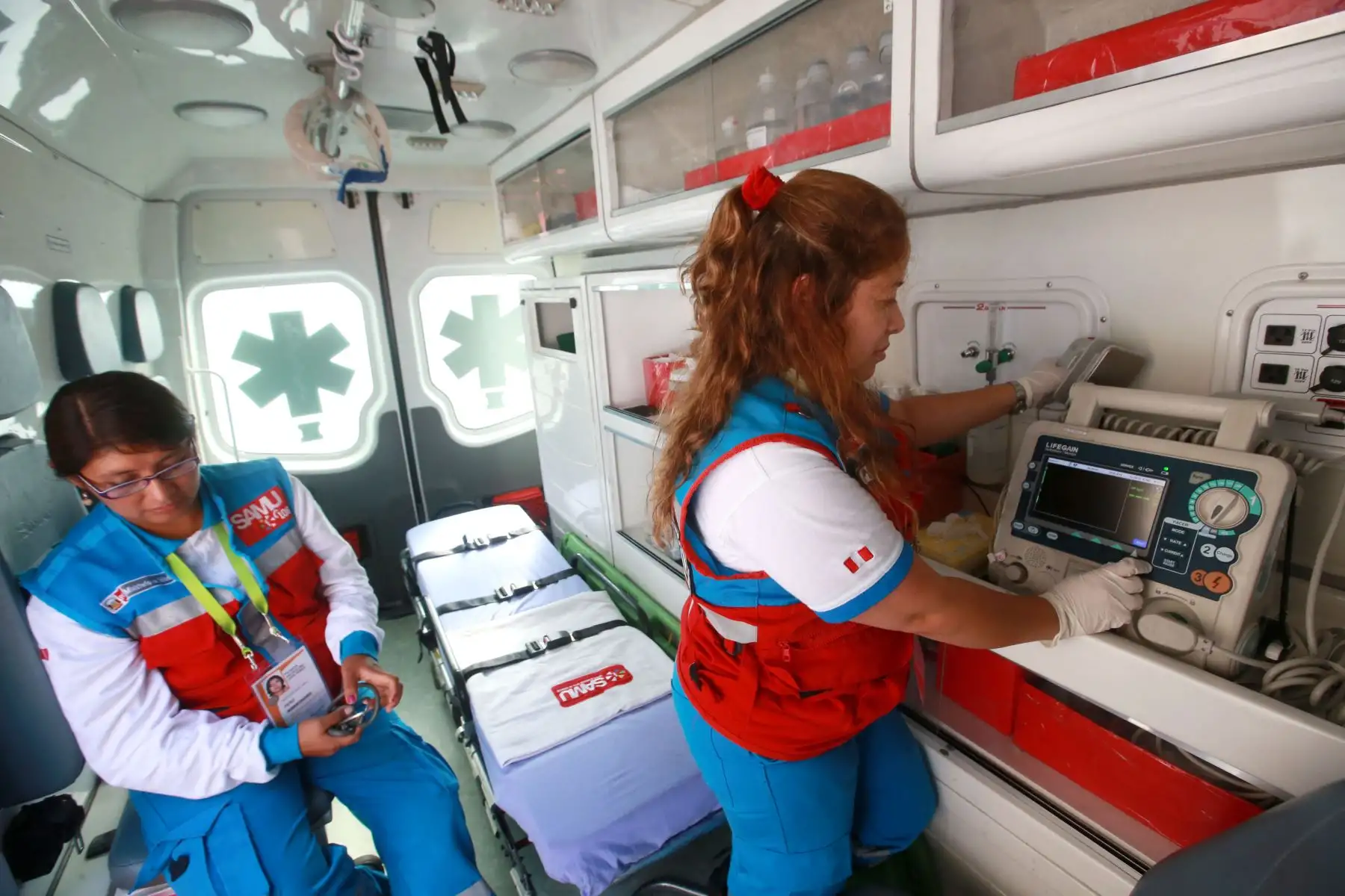 Ambulancias y personal del SAMU encargados de velar por la salud en la VIII Cumbre de Las Américas.  Foto: ANDINA/Jhony Laurente