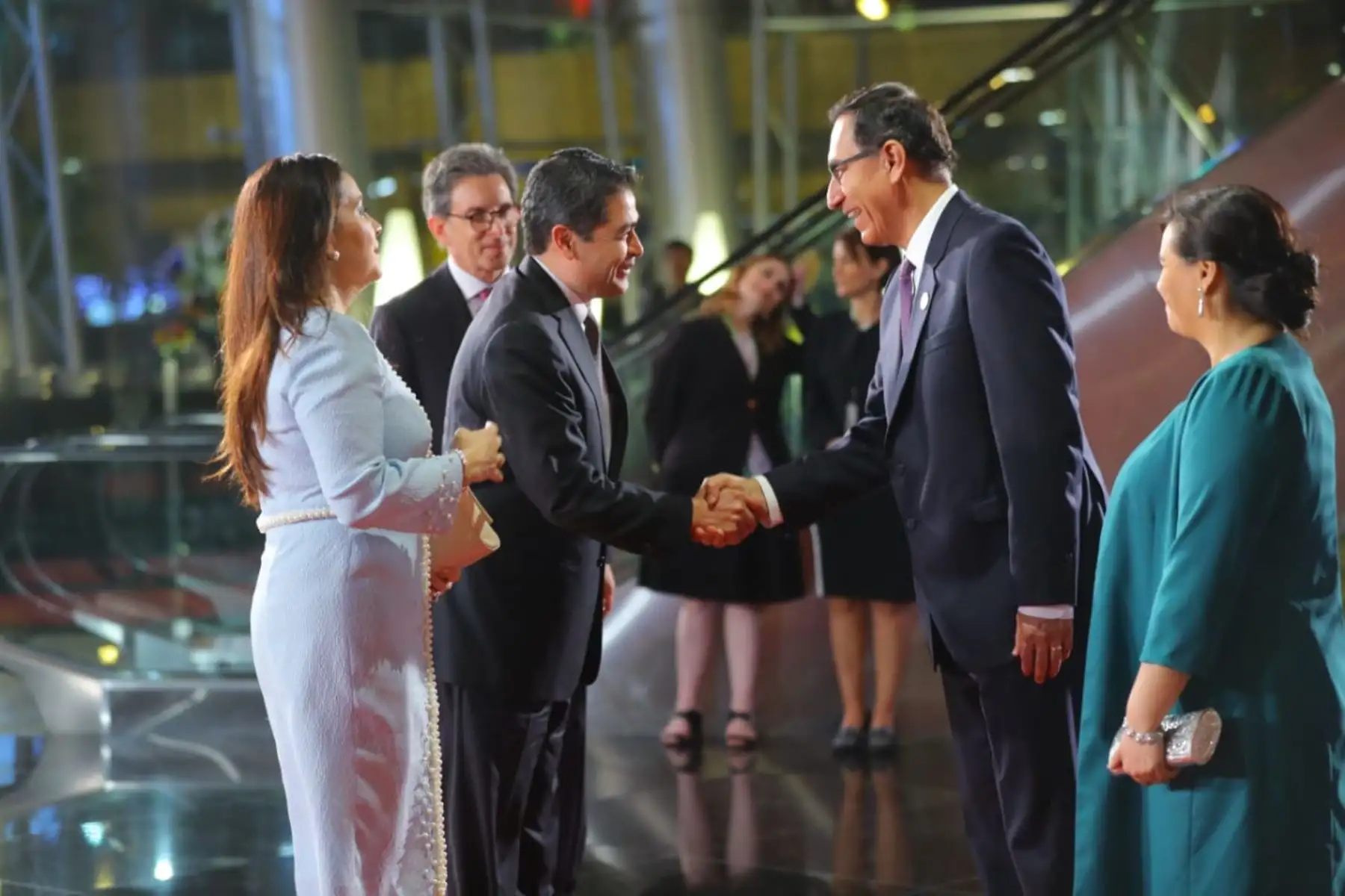 Presidente Martín Vizcarra saluda al Presidente de Honduras, Juan Hernández su llegada a la Sede de la VIII Cumbre de Las Américas . Foto: ANDINA/Prensa Presidencia