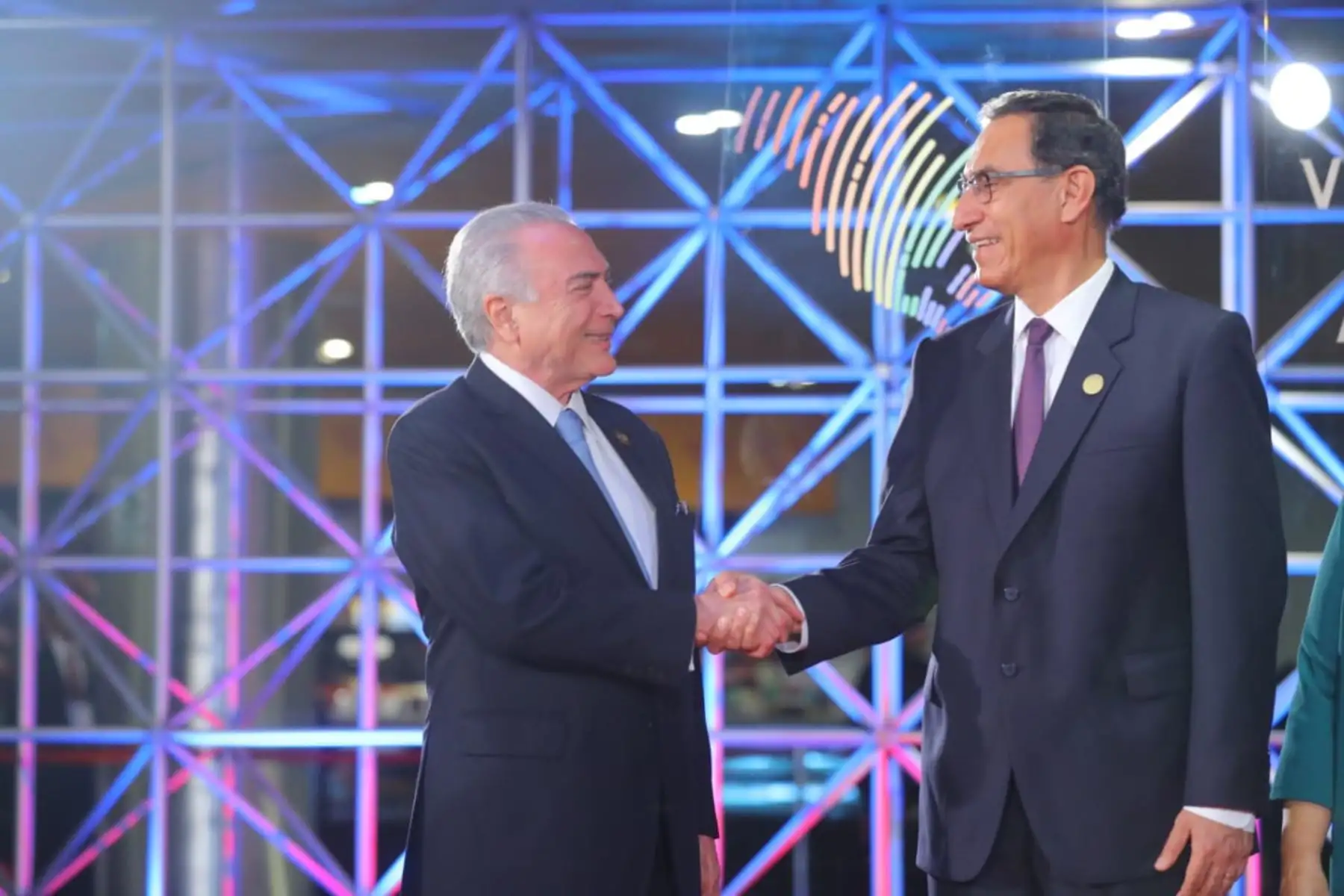 Presidente Martín Vizcarra saluda al presidente de Brasil, Michel Temer, a su llegada a la Sede de la  VIII Cumbre de las Américas. Foto: ANDINA/Prensa Presidencia.