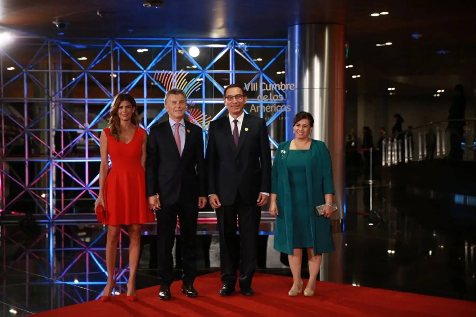 Presidente Martín Vizcarra saluda al Presidente de Argentina, Mauricio Macri a su llegada a la Sede de la  VIII Cumbre de Las Américas  Foto: ANDINA/Jhony Laurente