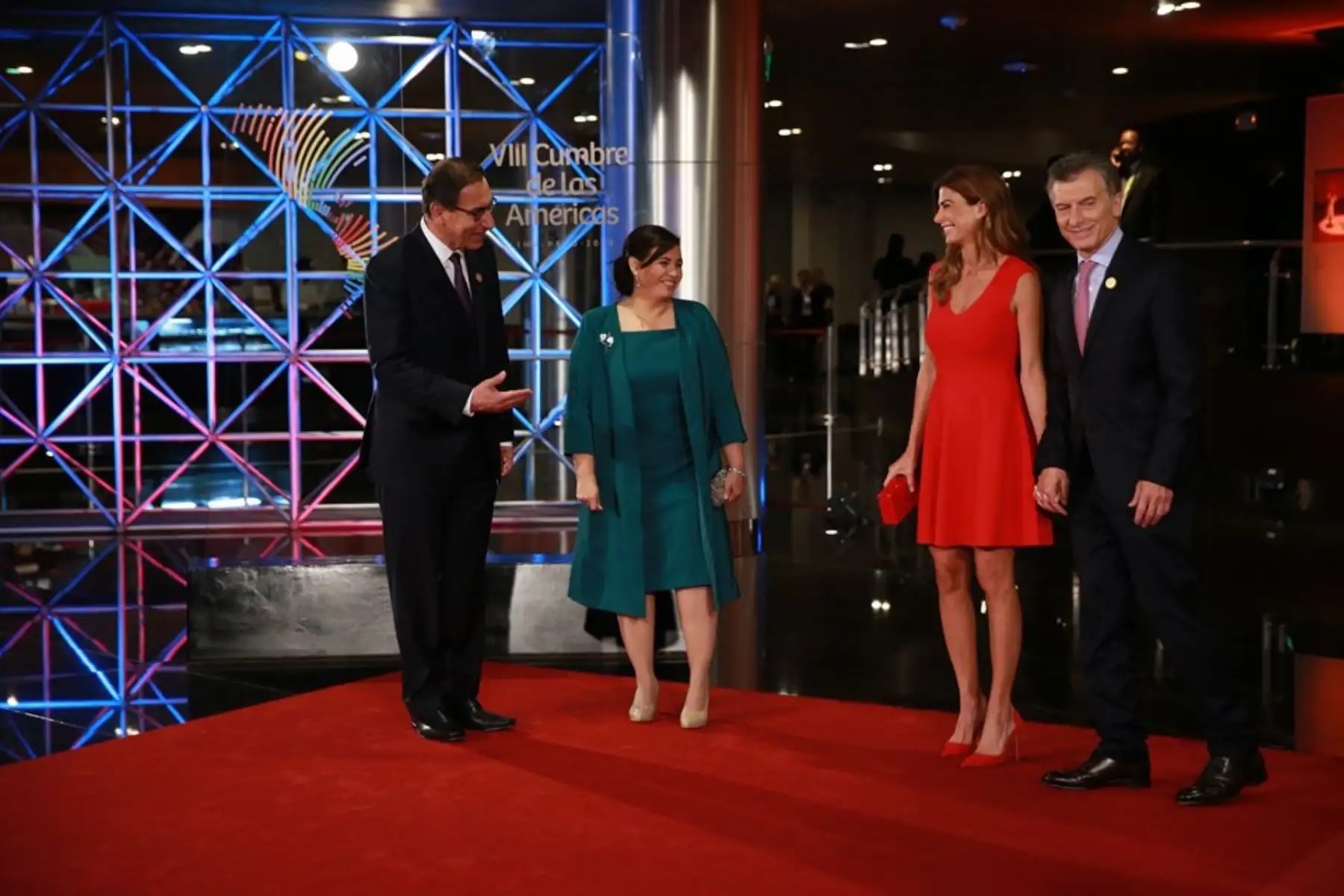 Presidente Martín Vizcarra saluda al Presidente de Argentina, Mauricio Macri a su llegada a la Sede de la  VIII Cumbre de Las Américas  Foto: ANDINA/Jhony Laurente