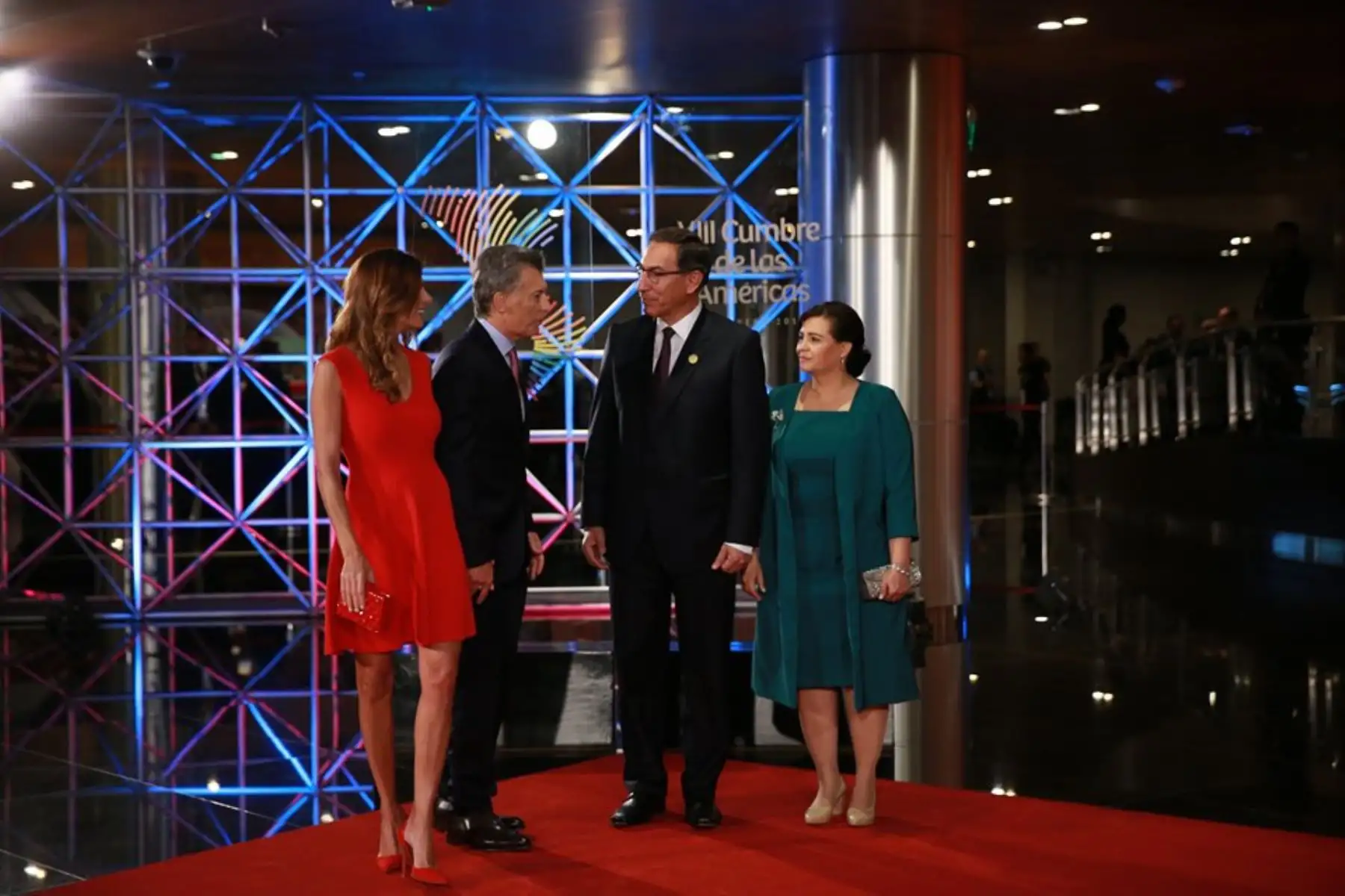 Presidente Martín Vizcarra saluda al Presidente de Argentina, Mauricio Macri a su llegada a la Sede de la  VIII Cumbre de Las Américas  Foto: ANDINA/Jhony Laurente