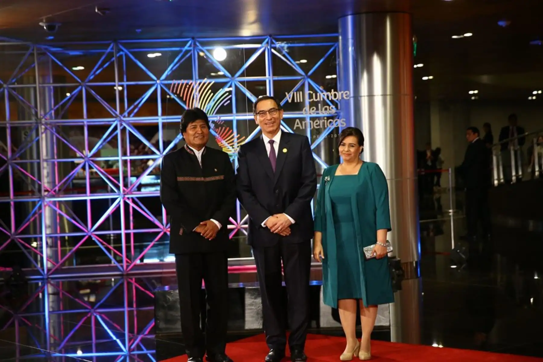 Presidente Martín Vizcarra saluda al presidente de Bolivia, Evo Morales, a su llegada a la sede de la  VIII Cumbre de las Américas. Foto: ANDINA/Jhony Laurente.