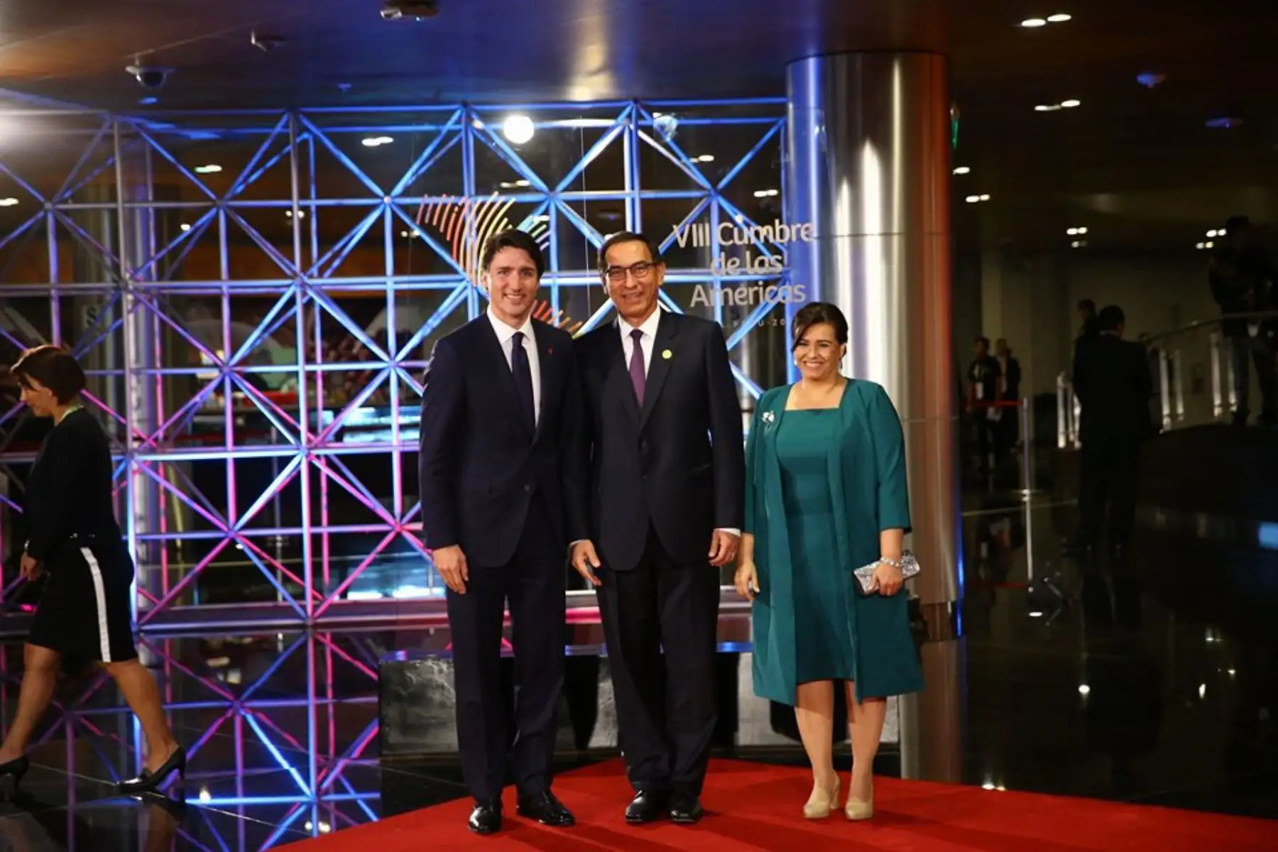 Presidente Martín Vizcarra saluda al primer ministro de Canadá, Justin Trudeau, a su llegada a la sede de la  VIII Cumbre de las Américas. Foto: ANDINA/Jhony Laurente.