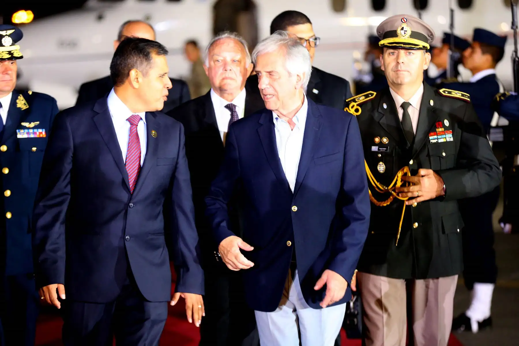 Llegada del presidente de Uruguay, Tabaré Vázquez, a Lima para participar en la VIII Cumbre de las Américas. Foto: ANDINA/Luis Iparraguirre.