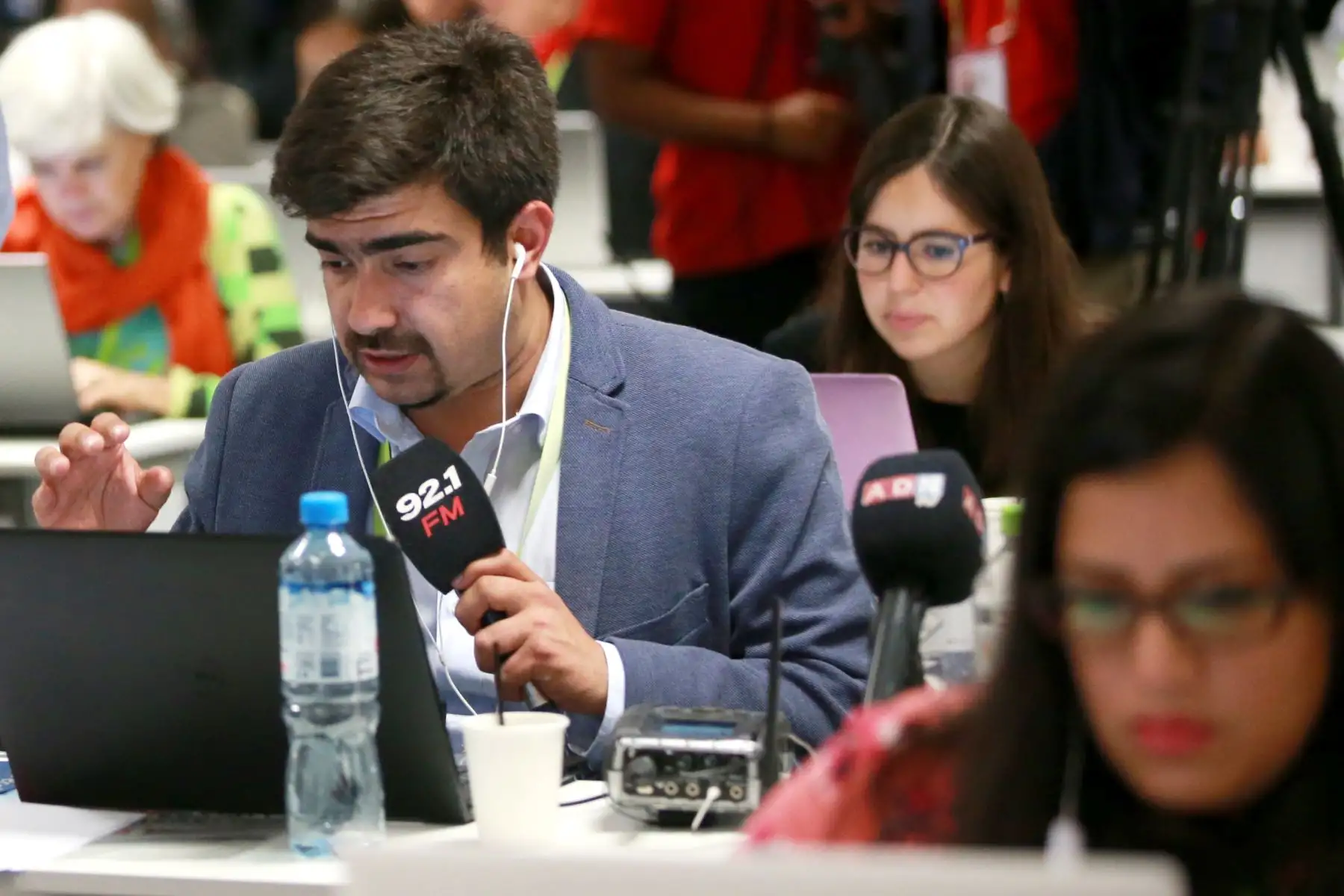 Periodistas extranjeros cubren las incidencias de la VIII Cumbre de Las Américas. Foto: ANDINA/Jhony Laurente