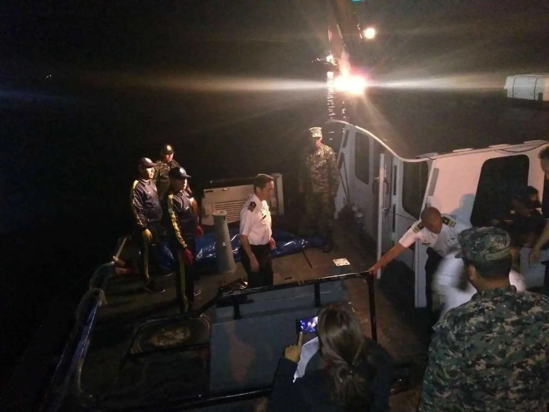 En total son 11 buzos de la Marina de Guerra del Perú los que trabajan en las labores de búsqueda y recuperación de los cadáveres..