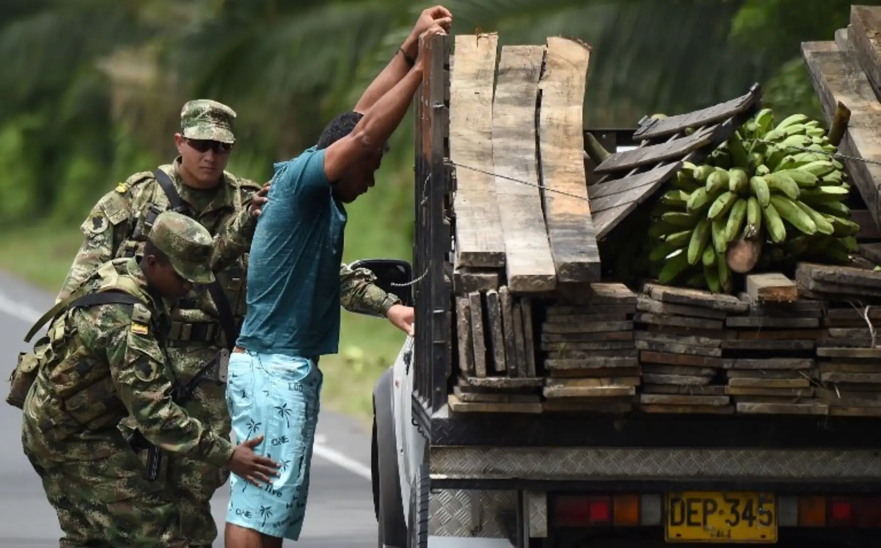 Colombia lanzó una operación militar contra renegados rebeldes colombianos que secuestraron y mataron a dos periodistas ecuatorianos y su conductor.Foto:AFP