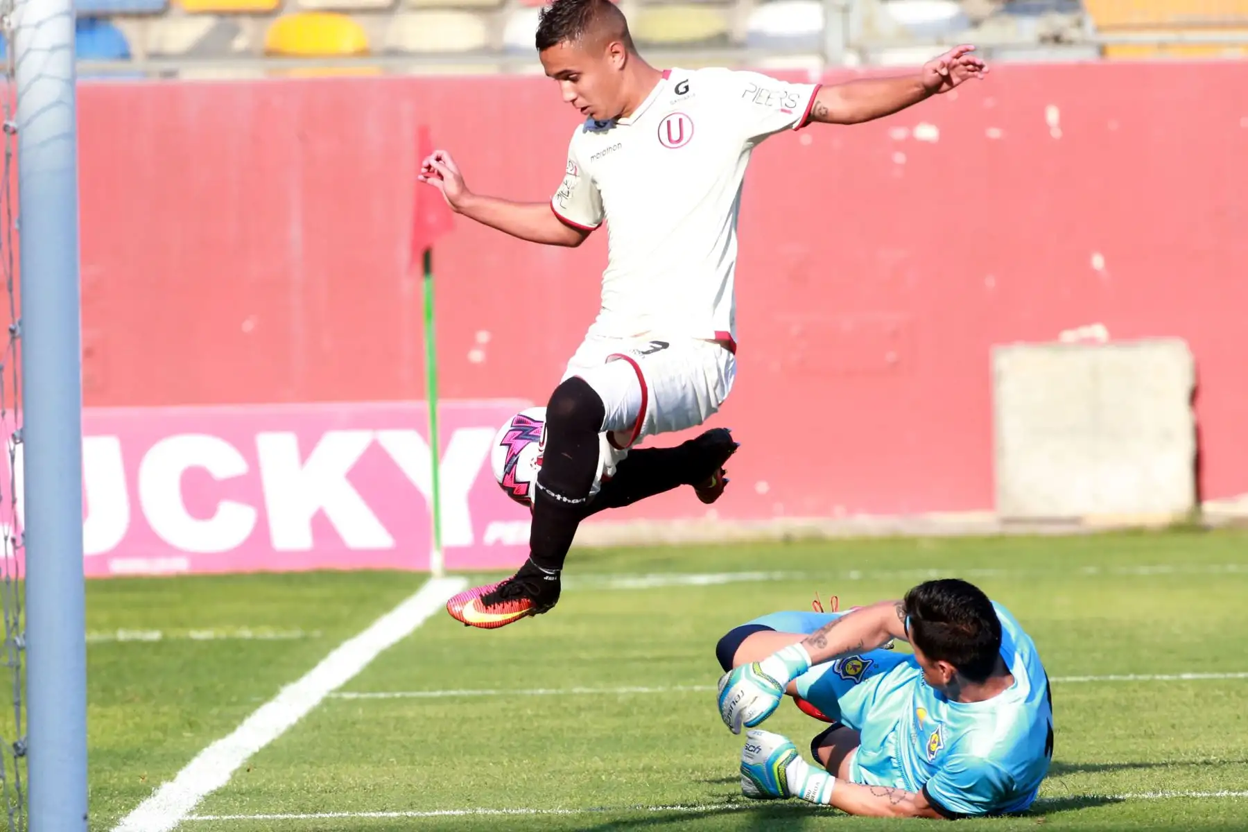 Universitario vence 1-0 a Comerciantes Unidos en El Monumental. Foto: ANDINA/Vidal Tarqui