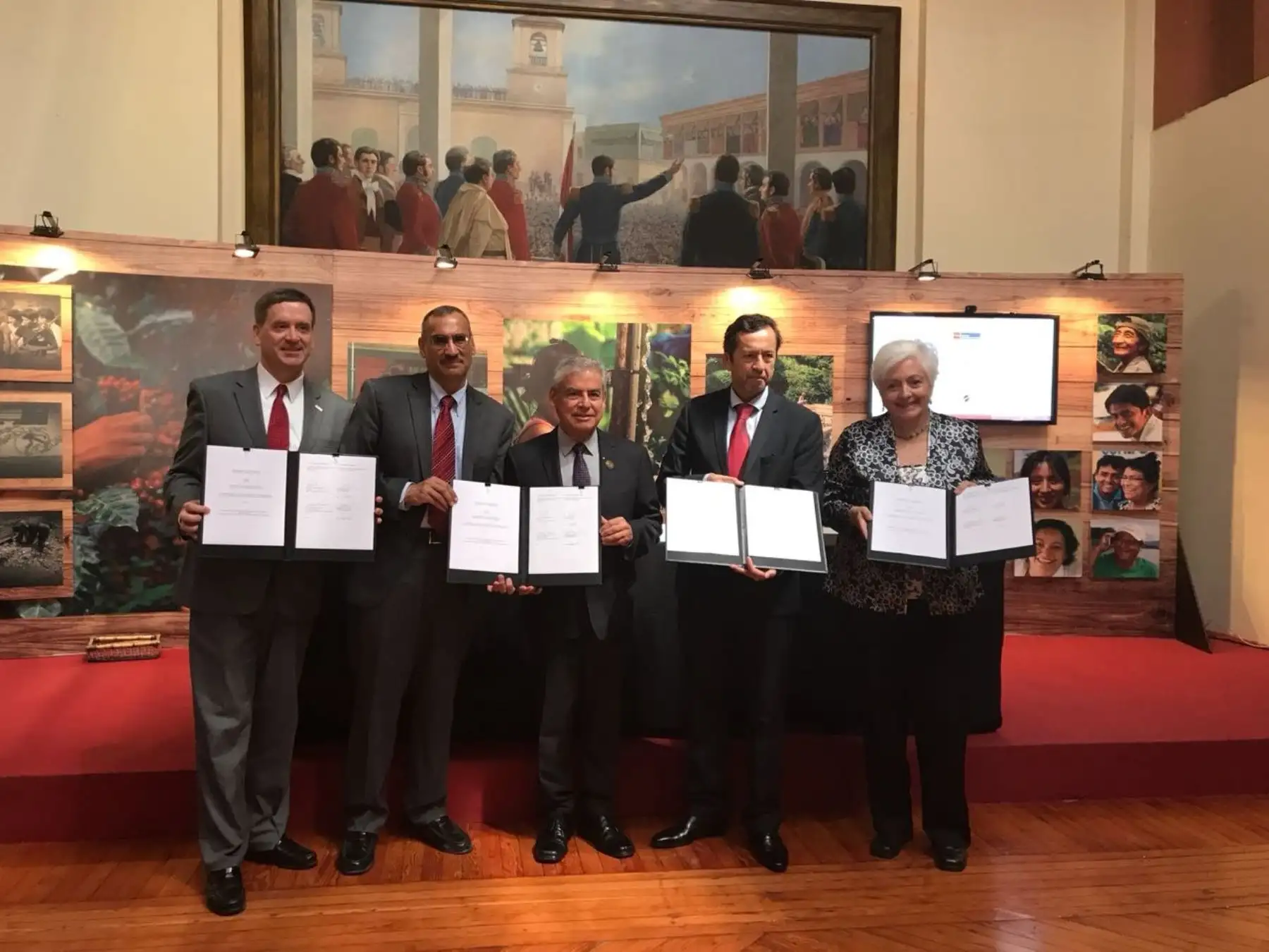 Devida firma convenio con USAID para apoyar con servicios básicos a ex zonas cocaleras.