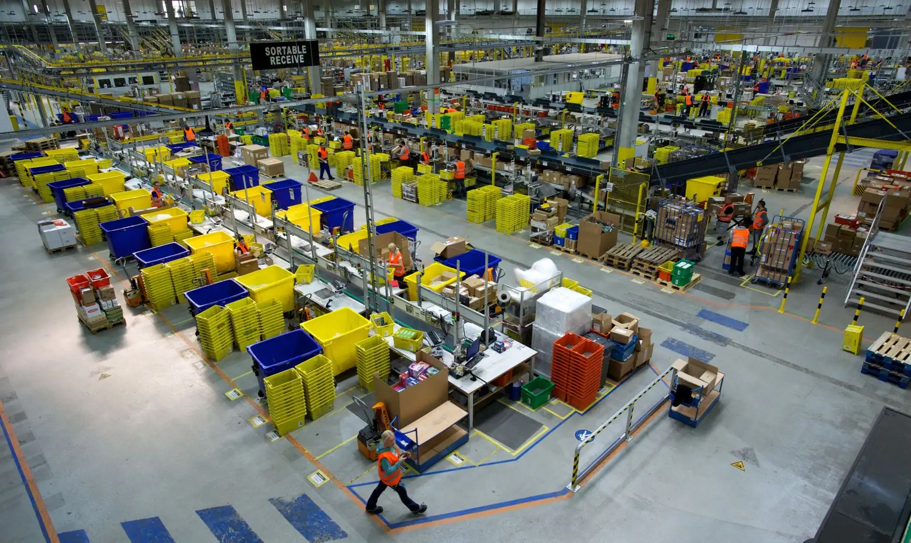 En el ranking 2018 de las marcas más valiosas del sector tecnológico, Amazon pasó del tercer al primer lugar, desbancado a Apple y Google.Foto: AFP