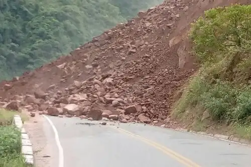 Un derrumbe interrumpe el tránsito en la carretera IIRSA Norte, en la región Amazonas. ANDINA/Difusión