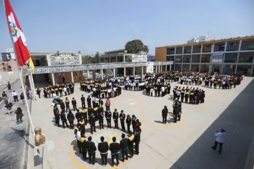 Más de 150,000 estudiantes y 7,000 docentes de colegios públicos y privados participan hoy del Primer Simulacro Nacional Escolar de Sismo en la provincia del Cusco, informó la Unidad de Gestión Educativa Local (Ugel). ANDINA/Difusión