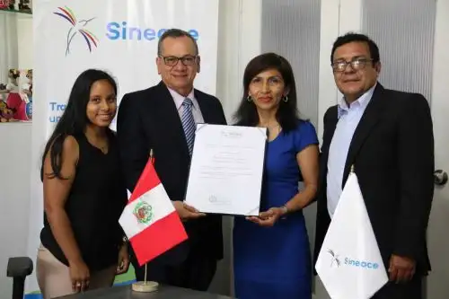 Comprometidos con la educación de su región, autoridades educativas, docentes, estudiantes y personal administrativo del Instituto de Educación Superior Pedagógico Público Tarapoto, ubicado en la región San Martín, lograron su acreditación institucional otorgada por el Sistema Nacional de Evaluación, Acreditación y Certificación de la Calidad Educativa (Sineace).