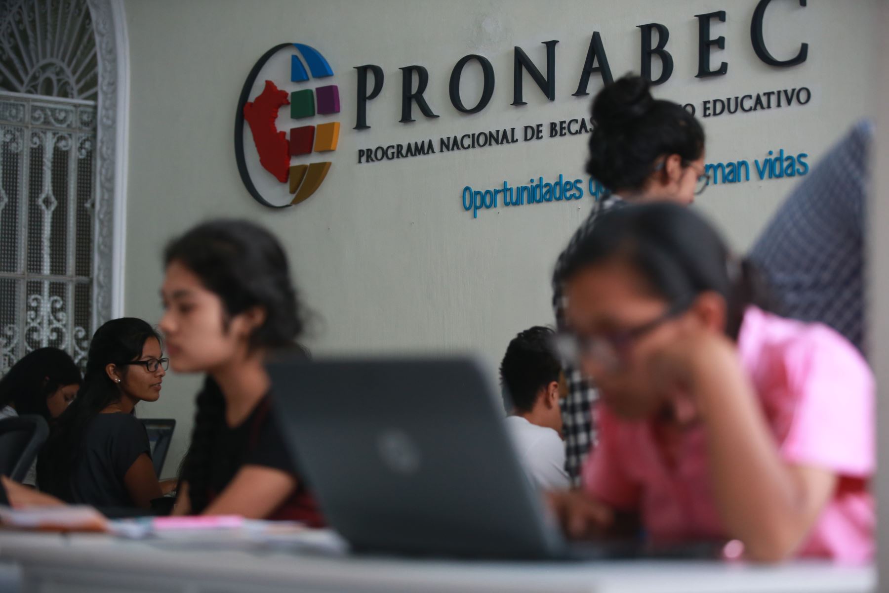 Presidenta ejecutiva de Pronabec, Nora Díaz, informa sobre el proceso de inscripción para Beca 18 correspondiente a convocatoria 2018.Foto:ANDINA/ Jhony Laurente