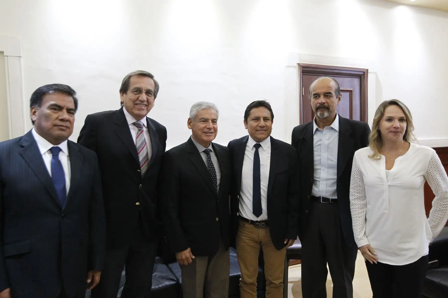 Jefe del Gabinete, César Villanueva, se reúne con los integrantes de la Célula Parlamentaria Aprista en el Congreso de La República. Foto: ANDINA/Dante Zegarra.