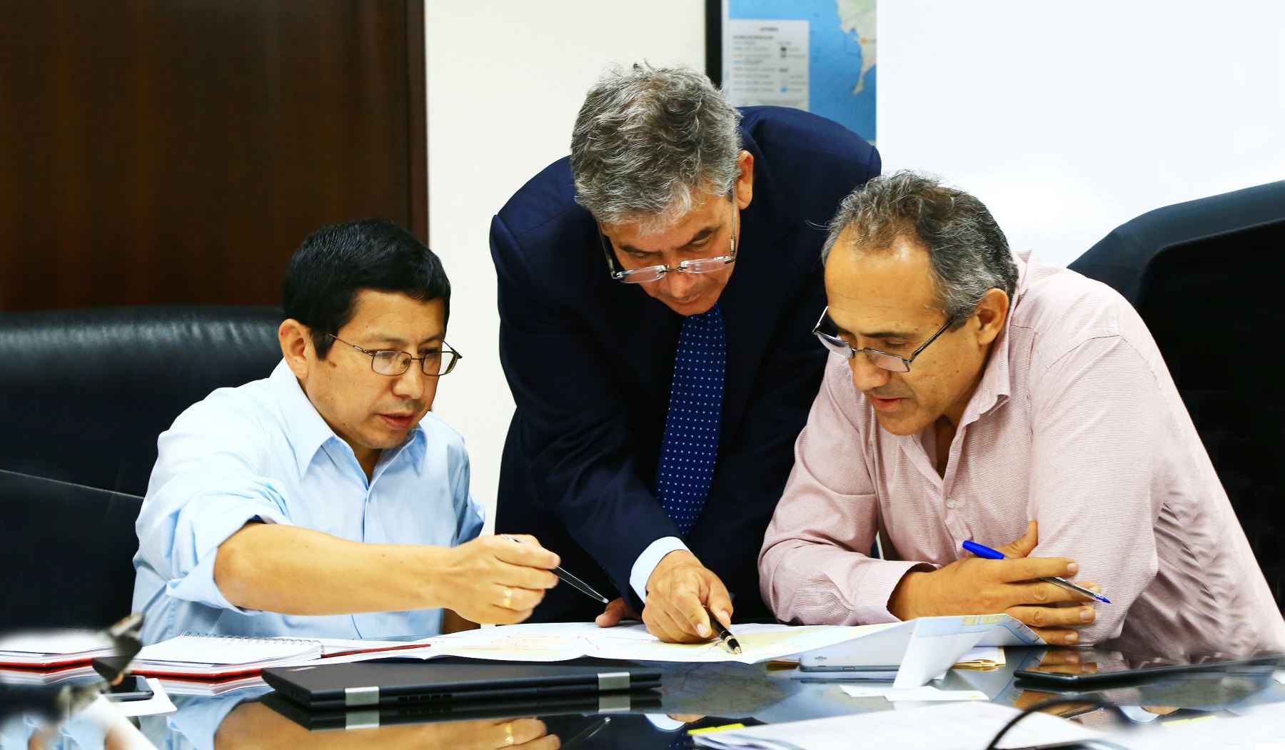 Ministro de Transportes y Comunicaciones se reunió con gobernadores regionales de Piura y Junín para ampliar lo tratado en el GORE Ejecutivo Extraordinario Cortesía