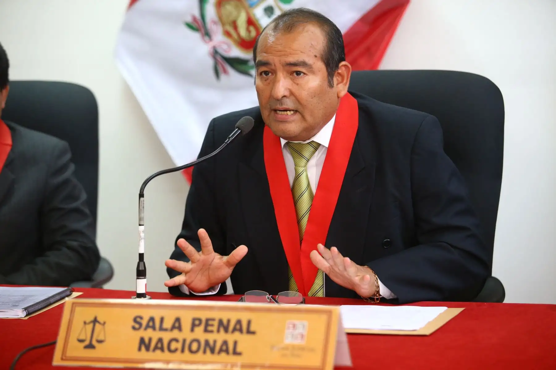 Los jueces del Colegiado A de la Sala Penal Nacional explican  los alcances de la medida de comparecencia restringida con arresto domiciliario e impedimento de salida del país impuesta a los procesados Osmán Morote Barrionuevo y Margot Liendo Gil. Foto: ANDINA/Melina Mejía